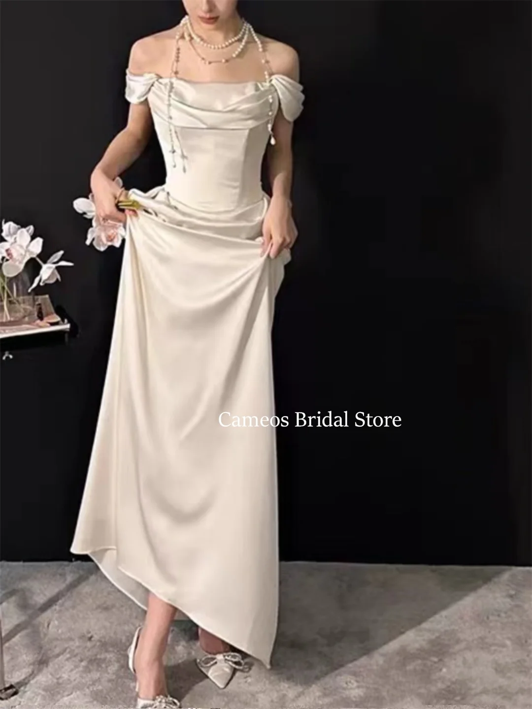 SONDR Korea Wedding Dress Custom Made Ruched Bride Dress Ivory Off-Shoulder 웨딩드레스 Silk Satin Short Sleeves Wedding Gown Bridal
SONDR Korea Wedding Dress Custom Made Ruched Bride Dress Ivory Off-Shoulder 웨딩드레스 Silk Satin Short Sleeves Wedding Gown Bridal