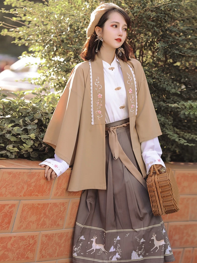 Embroidered Three-Piece Hanfu Set - Original Modified Hanfu with Feminine Han Elements, Ming Dynasty Style, Versatile Daily Wear
Embroidered Three-Piece Hanfu Set - Original Modified Hanfu with Feminine Han Elements, Ming Dynasty Style, Versatile Daily Wear