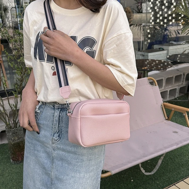 Soft Crossbody Camera Bag with Striped Wide Strap Casual Faux Leather Shoulder Purse for Women Daily Use Crossbody Bag
Soft Crossbody Camera Bag with Striped Wide Strap Casual Faux Leather Shoulder Purse for Women Daily Use Crossbody Bag