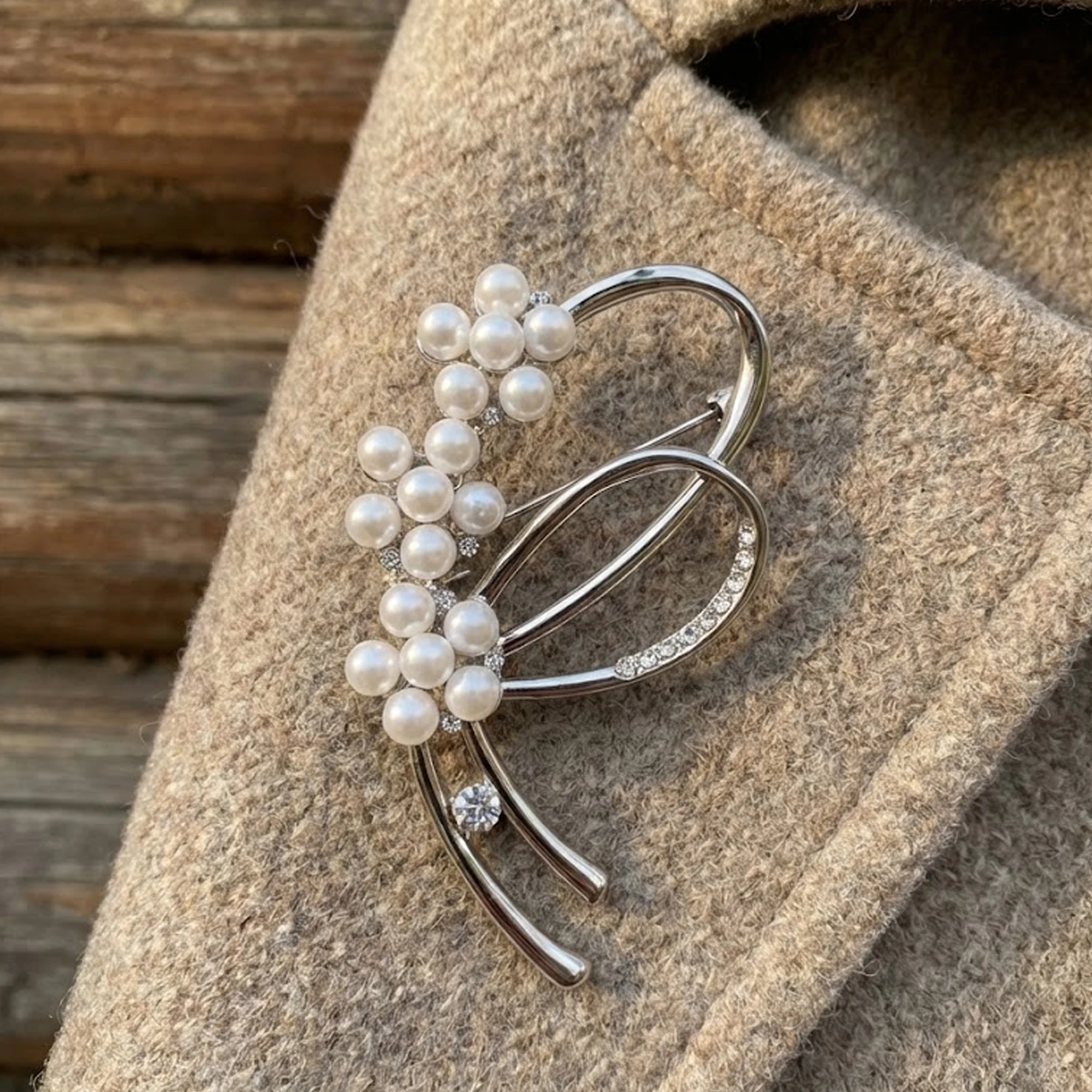Fashion Pearl Accessories Brooches for Women Creative Rhinestones Flower Pins Friend Event Party New Gifts Jewelry Decoration
Fashion Pearl Accessories Brooches for Women Creative Rhinestones Flower Pins Friend Event Party New Gifts Jewelry Decoration