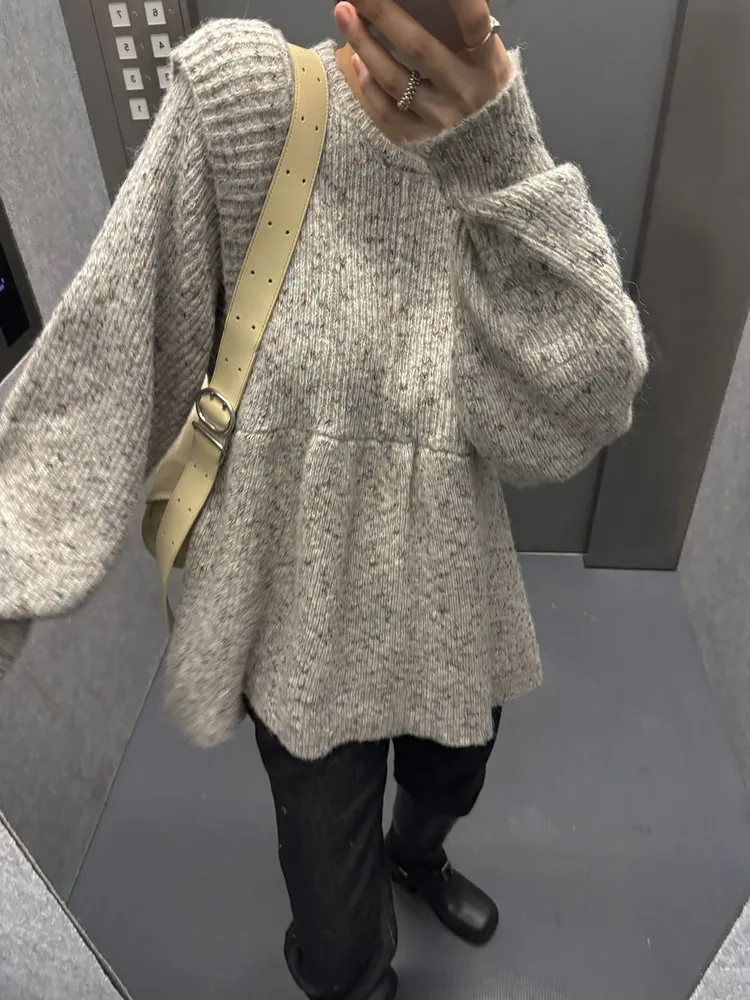 Loose Lantern Sleeve Sweater Coat Women's Style Comfortable Folded Knitted Wear for Autumn And Winter Warmth Heating
Loose Lantern Sleeve Sweater Coat Women's Style Comfortable Folded Knitted Wear for Autumn And Winter Warmth Heating