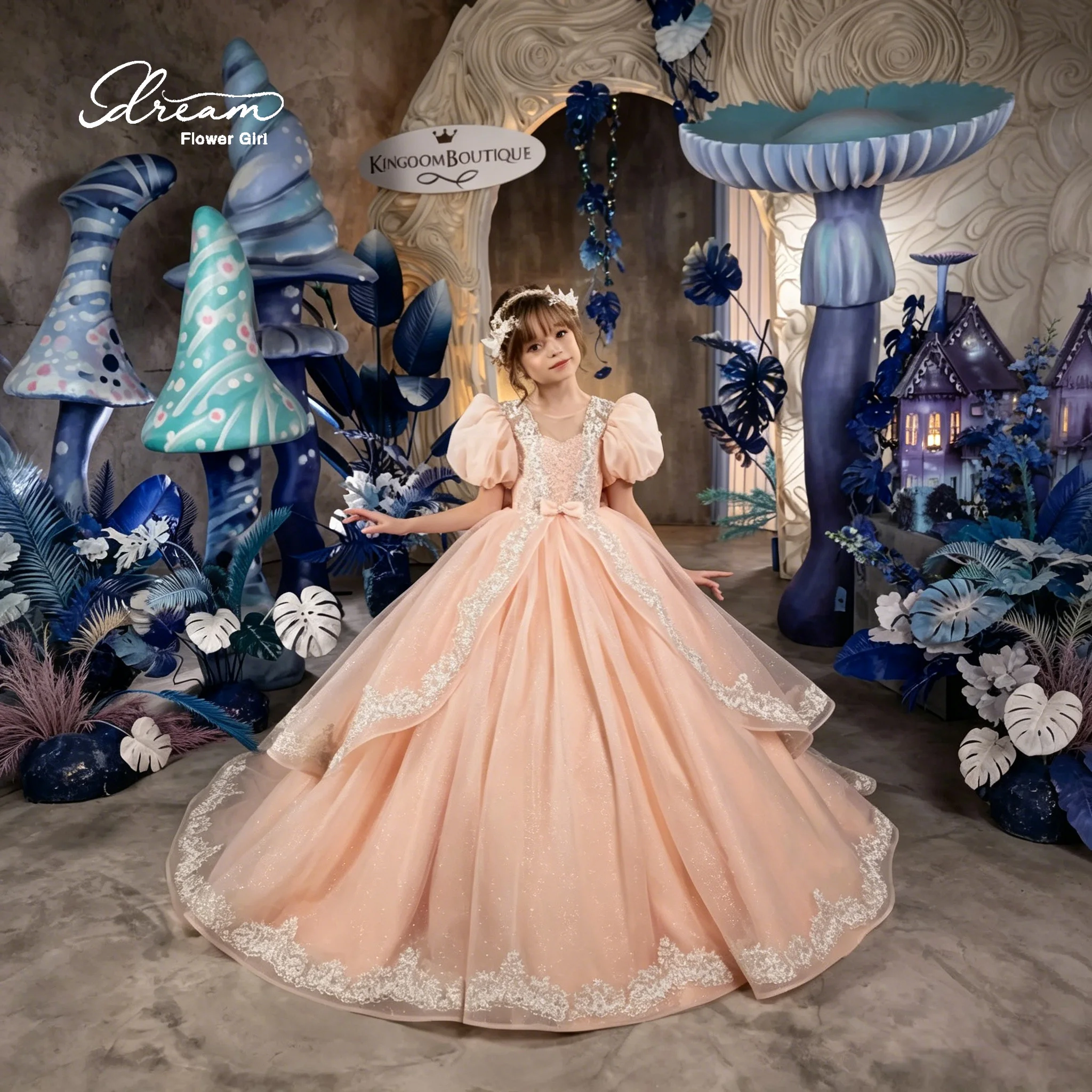 Elegant lace strapless sheer chiffon bow, fluffy large skirt, princess-style floor-length evening gown
Elegant lace strapless sheer chiffon bow, fluffy large skirt, princess-style floor-length evening gown