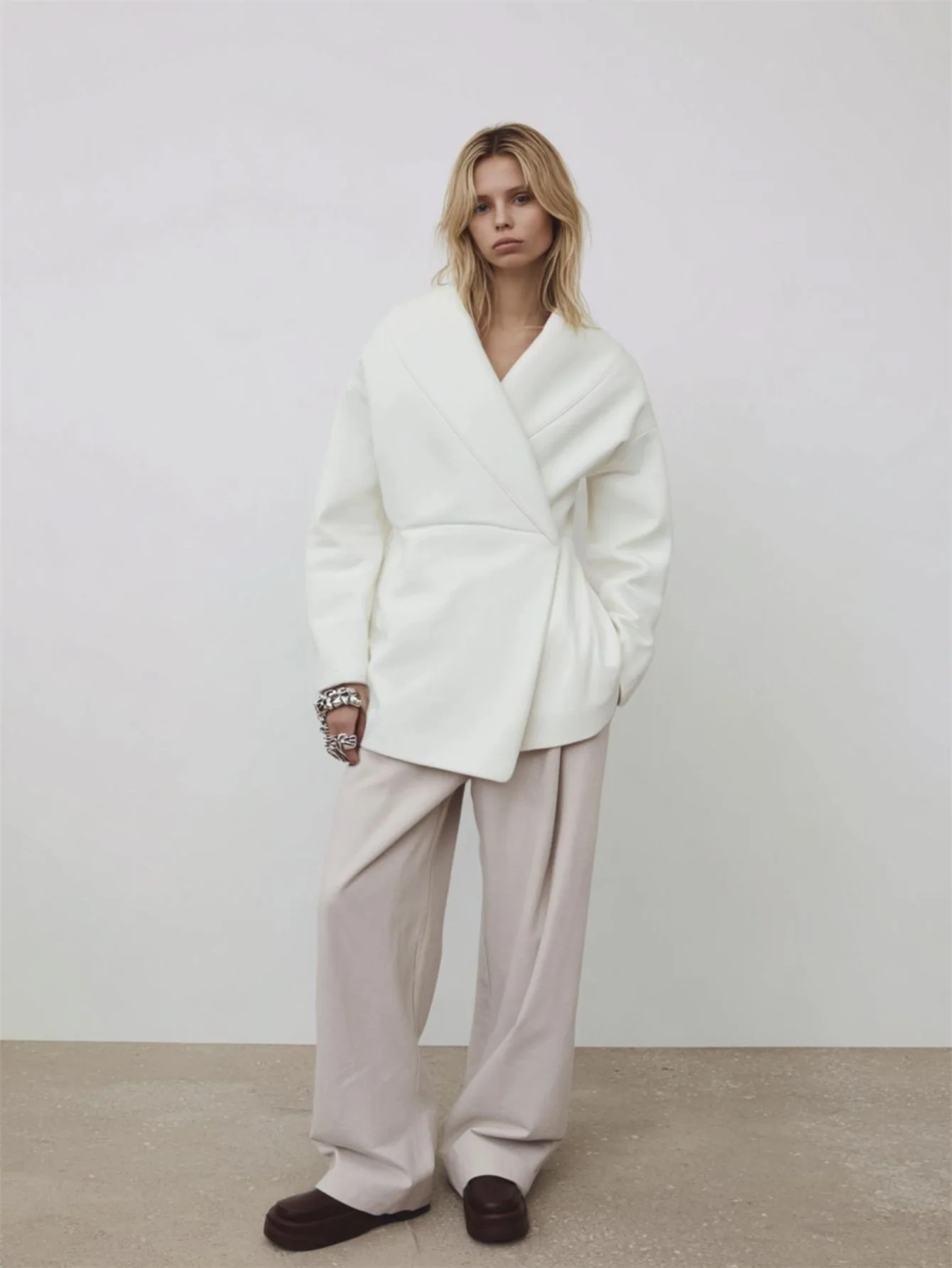 Women's Asymmetrical Long Coat Simple Solid Color Lapel Casual Style for Autumn Winter Comfortable Fit
Women's Asymmetrical Long Coat Simple Solid Color Lapel Casual Style for Autumn Winter Comfortable Fit