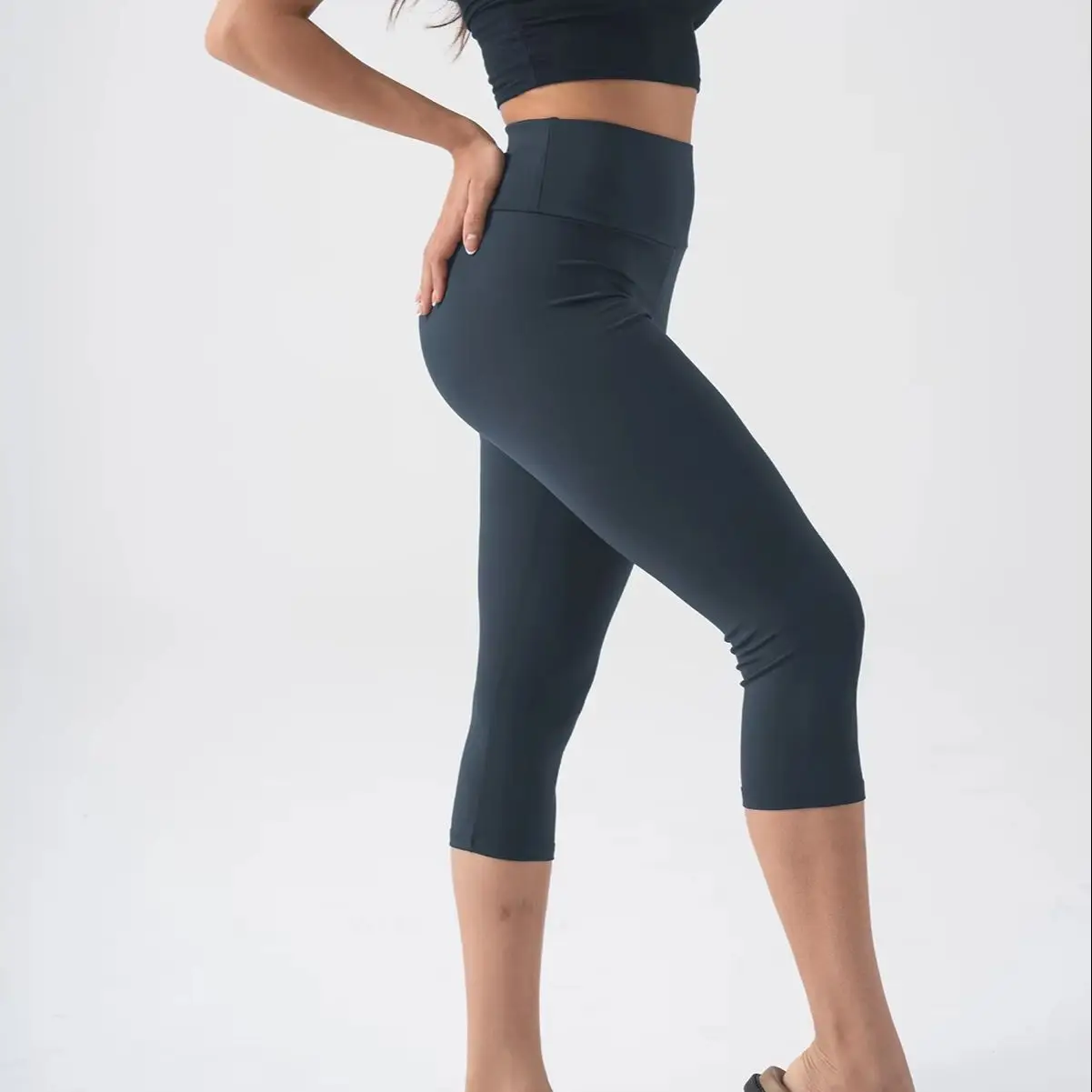 Grey High Waist Ankle Yoga Leggings, Breathable Stretch Slim Sports Pants, Women's Minimalist Trousers for Fitness Sports
Grey High Waist Ankle Yoga Leggings, Breathable Stretch Slim Sports Pants, Women's Minimalist Trousers for Fitness Sports