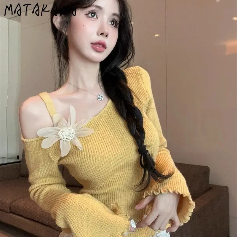 Matakawa Autumn Winter Women Sweaters Flowers Skew Collar Korean Fashion Pullovers Elegant Sweet Basics Vintage Pull Femme
Matakawa Autumn Winter Women Sweaters Flowers Skew Collar Korean Fashion Pullovers Elegant Sweet Basics Vintage Pull Femme