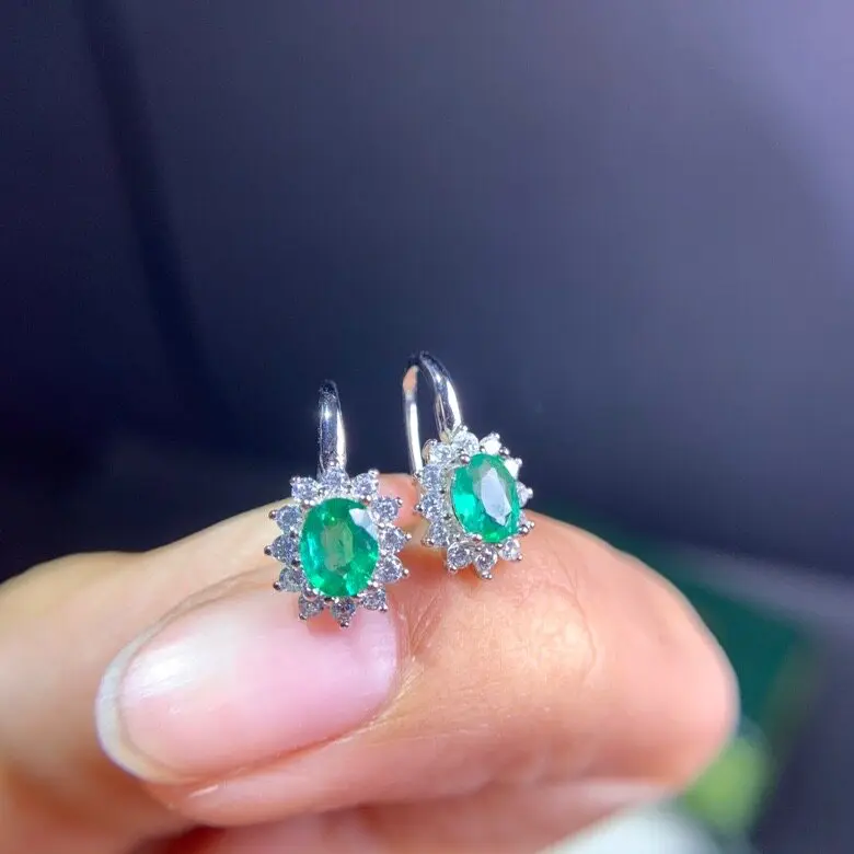 100% Natural Emerald Elegant 2Pieces earring for Woman 4mm*5mm Silver earring ing Solid 925 Silver Emerald for Party
100% Natural Emerald Elegant 2Pieces earring for Woman 4mm*5mm Silver earring ing Solid 925 Silver Emerald for Party
