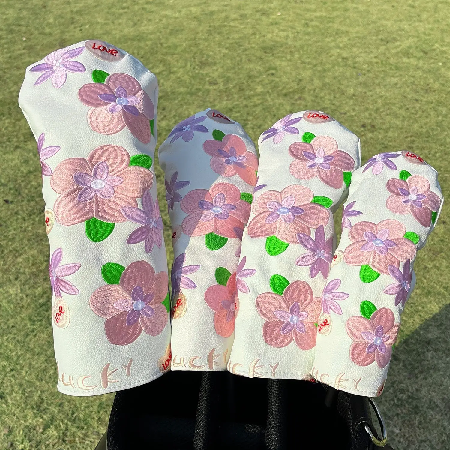 Чехол для головки клюшки для гольфа с вышивкой в виде цветка персика, защитный чехол для клюшки №1 (фэрвей-вуд), водонепроницаемый чехол из полиуретана для клюшек из железа и дерева.
Чехол для головки клюшки для гольфа с вышивкой в виде цветка персика, защитный чехол для клюшки №1 (фэрвей-вуд), водонепроницаемый чехол из полиуретана для клюшек из железа и дерева.