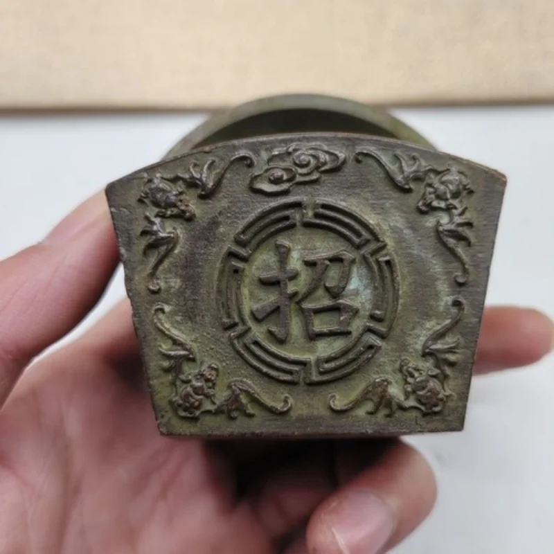 Old Chinese Copper bring in wealth and treasure Dou Statue
Old Chinese Copper bring in wealth and treasure Dou Statue