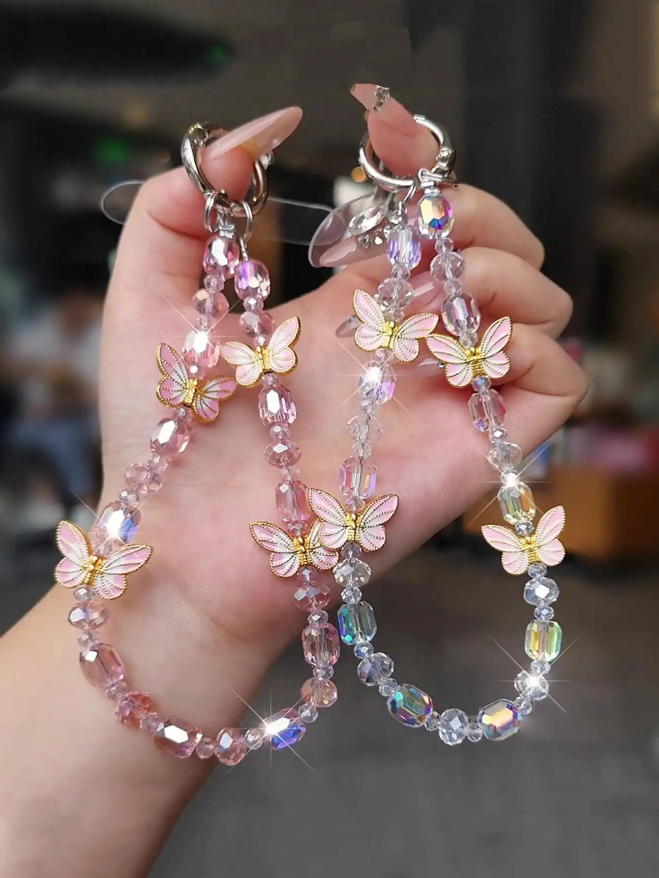 1pc Elegant Butterfly Mobile Phone Chain, Delicate Crystal Pendant, Handmade Beaded Strap, Short Wrist Accessory, Suitable For Outdoor Travel And Shopping, Phone Case Hanging Chain With Pad Included
1pc Elegant Butterfly Mobile Phone Chain, Delicate Crystal Pendant, Handmade Beaded Strap, Short Wrist Accessory, Suitable For Outdoor Travel And Shopping, Phone Case Hanging Chain With Pad Included