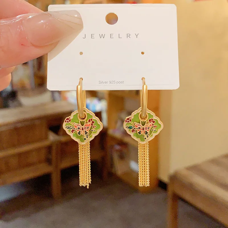 Fashion Colorful Enamel Earrings for Women Palace Style Multiple Wear Ways Flower Butterfly Shaped Golden Tassel Luxury Jewelry
Fashion Colorful Enamel Earrings for Women Palace Style Multiple Wear Ways Flower Butterfly Shaped Golden Tassel Luxury Jewelry