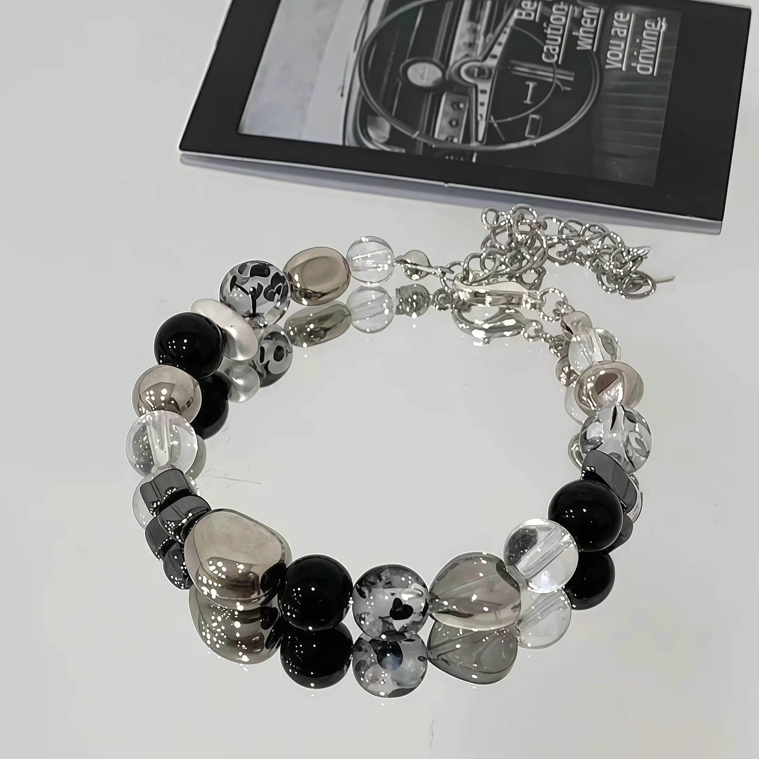 irregular beaded bracelet, simple and versatile wrist bracelet, dark color contrast, retro neutral jewelry
irregular beaded bracelet, simple and versatile wrist bracelet, dark color contrast, retro neutral jewelry