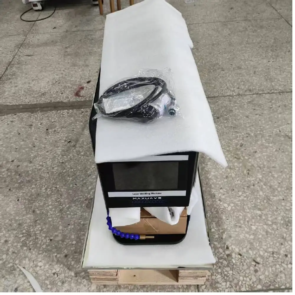 60/150/200w pulse laser fiber jewelry welding machine soldering spot welder for gold silver ring big CCD 10 times observation.
60/150/200w pulse laser fiber jewelry welding machine soldering spot welder for gold silver ring big CCD 10 times observation.