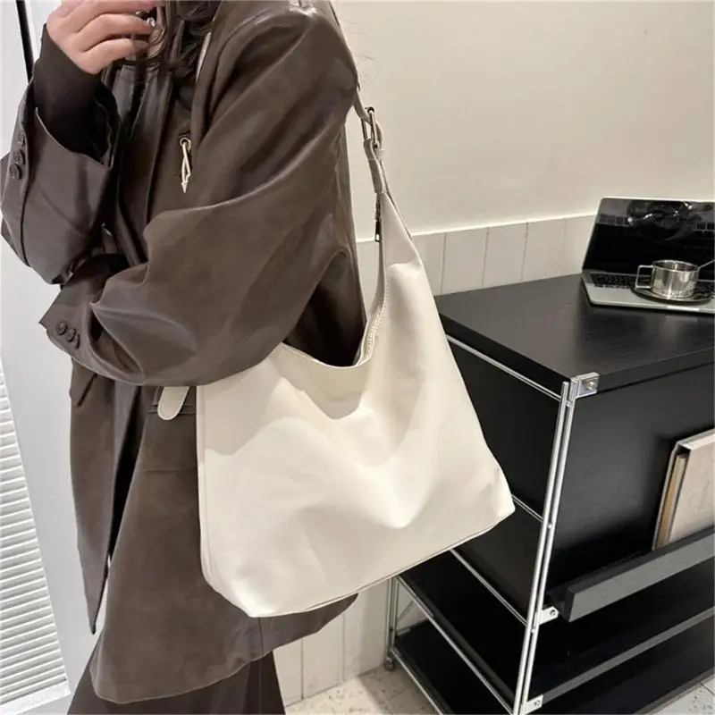 340D Fashion forward Women's Handbag Shoulder Bag Stay Fashionable and Organized
340D Fashion forward Women's Handbag Shoulder Bag Stay Fashionable and Organized