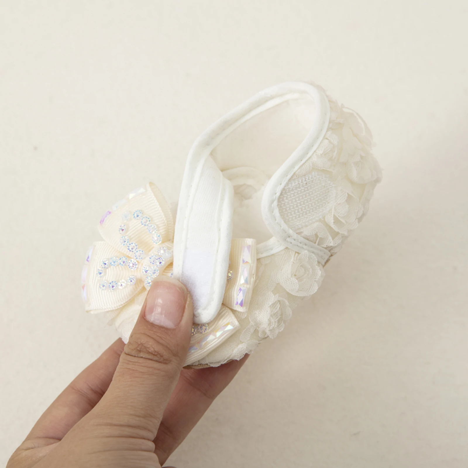 Baby Girls Shoes Soft Sole Non-slip Hook and Loop Closure First Walking Shoes Adorable Lace Bow Princess Shoes
Baby Girls Shoes Soft Sole Non-slip Hook and Loop Closure First Walking Shoes Adorable Lace Bow Princess Shoes