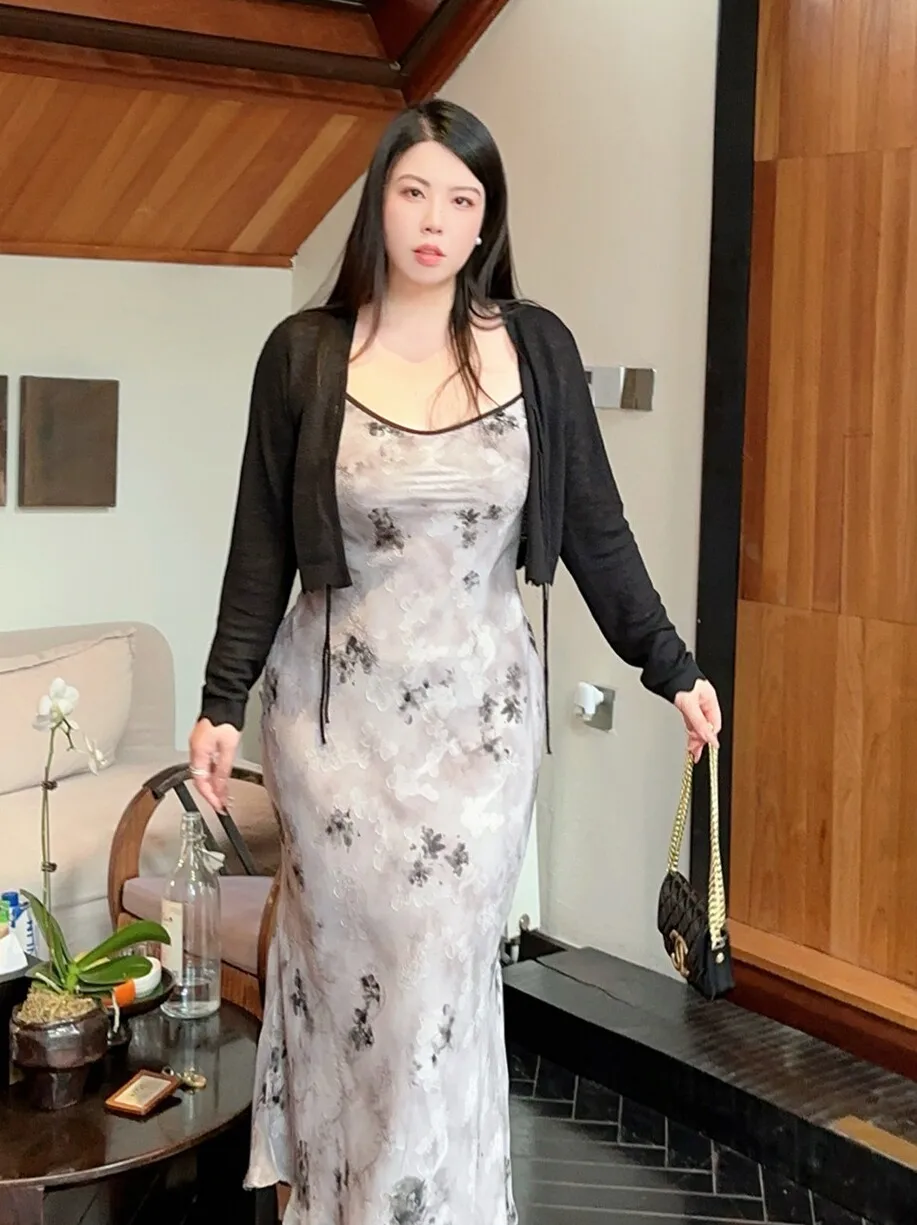 Versatile Short Knitted Cardigan plus Size Outerwear Black Slimming Versatile Open Front Design for All Body Types
Versatile Short Knitted Cardigan plus Size Outerwear Black Slimming Versatile Open Front Design for All Body Types