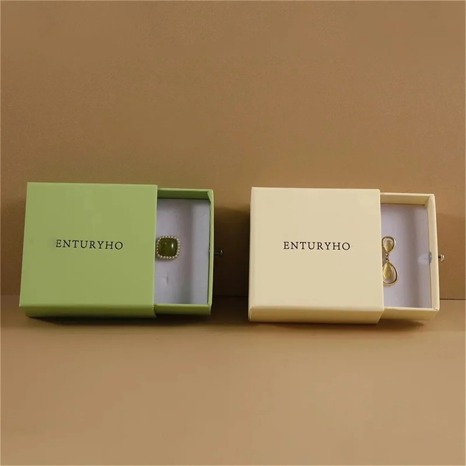 9*9*3.5cm wholesale drawer box ring box with sponge custom personalized logo exquisite jewelry packaging jewelry bag necklace bo
9*9*3.5cm wholesale drawer box ring box with sponge custom personalized logo exquisite jewelry packaging jewelry bag necklace bo