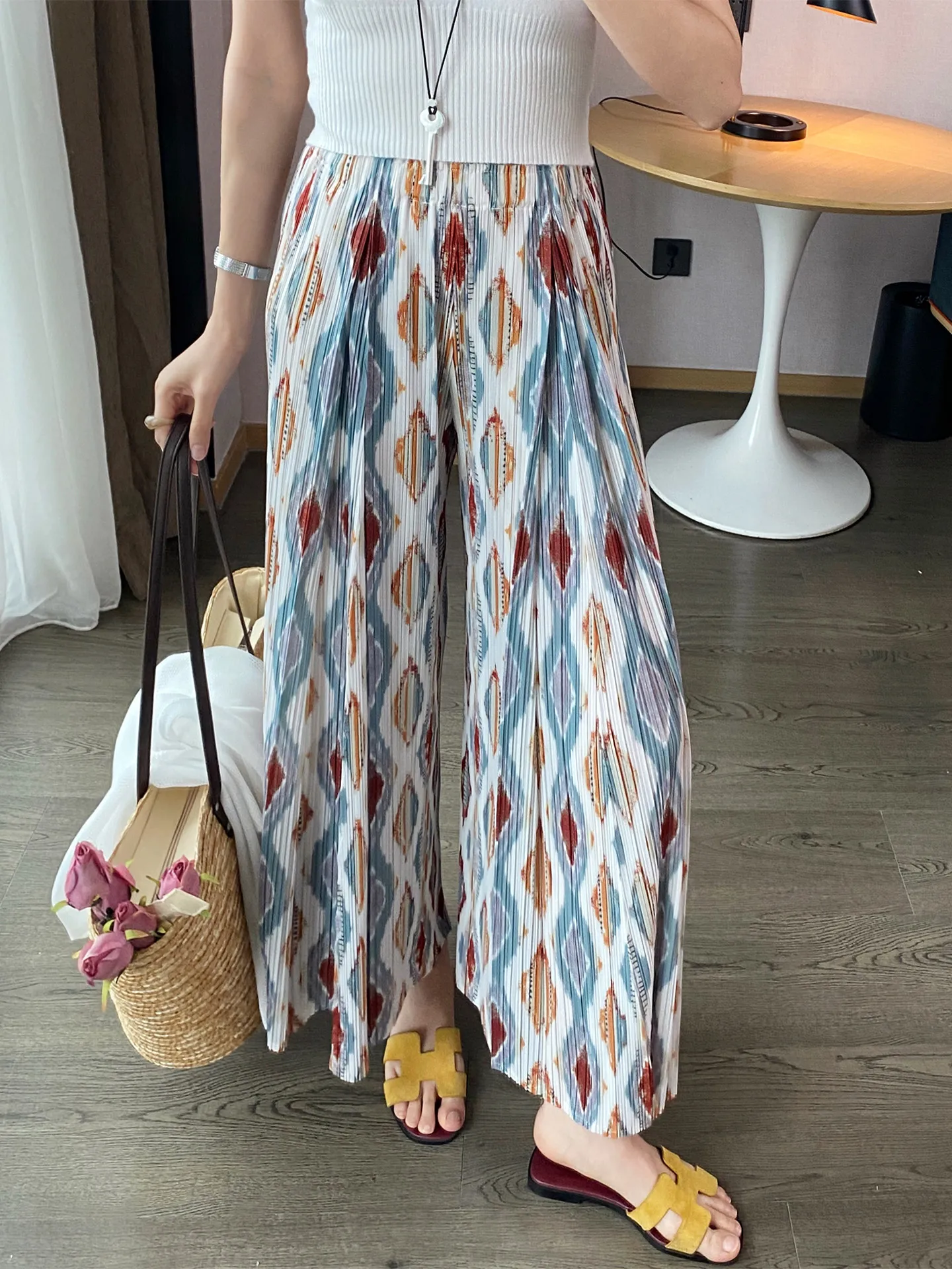 Bohemian Style Pleated Printed Women Pants with Retro Temperament Loose Fit Plus Stretch Female Casual Pants
Bohemian Style Pleated Printed Women Pants with Retro Temperament Loose Fit Plus Stretch Female Casual Pants