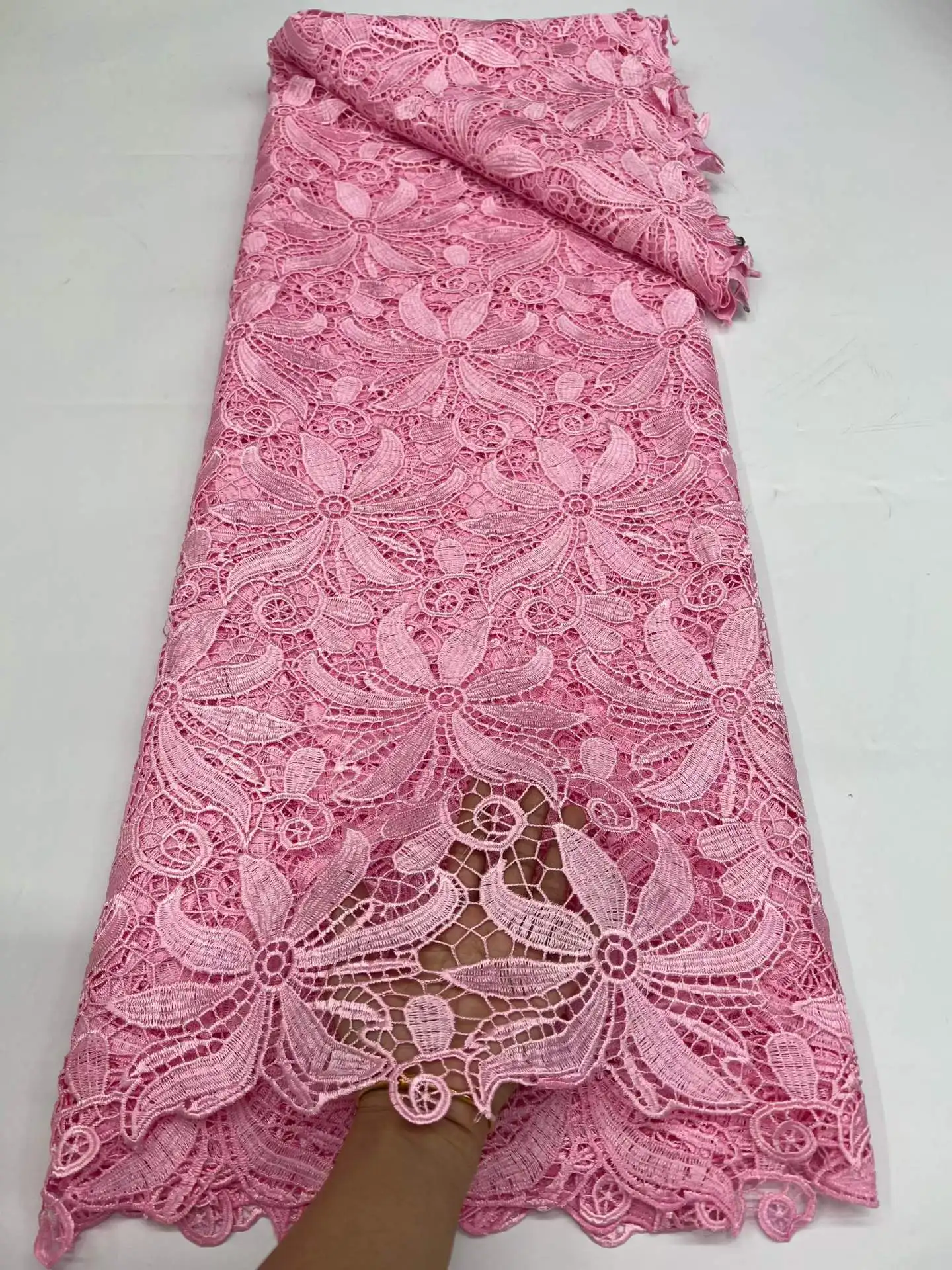 5 yards Pure White Soft African Guipure Lace High Quality Plain Pink Couple Cord Lace Cupion Fabric for Ladies Gentlemen Dress
5 yards Pure White Soft African Guipure Lace High Quality Plain Pink Couple Cord Lace Cupion Fabric for Ladies Gentlemen Dress