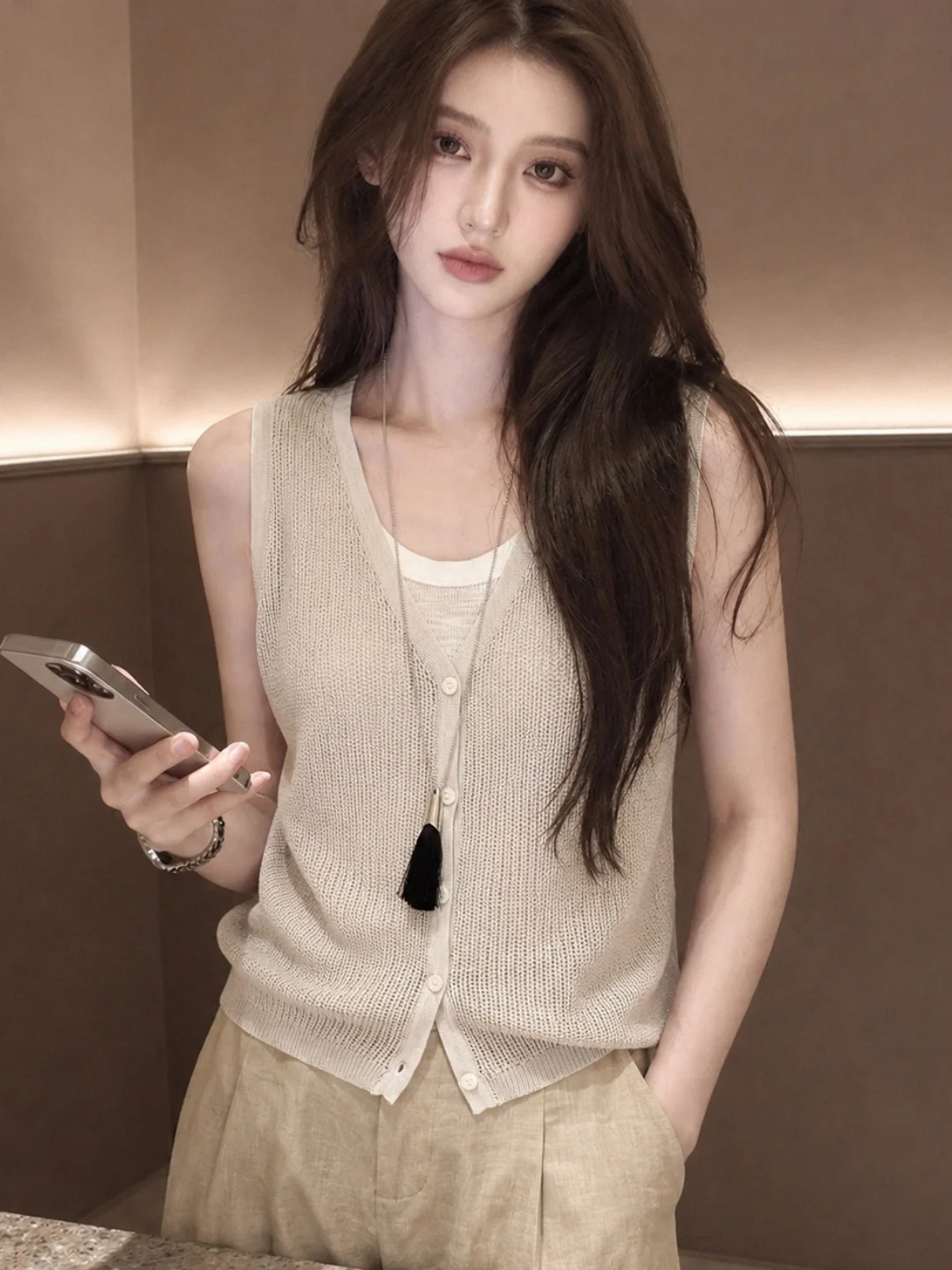 Simplified Summer Ice Silk Knitted Vest Soft Gentle Style Slimming Top Straight Cut Sleeveless round Neck Single Button Design
Simplified Summer Ice Silk Knitted Vest Soft Gentle Style Slimming Top Straight Cut Sleeveless round Neck Single Button Design