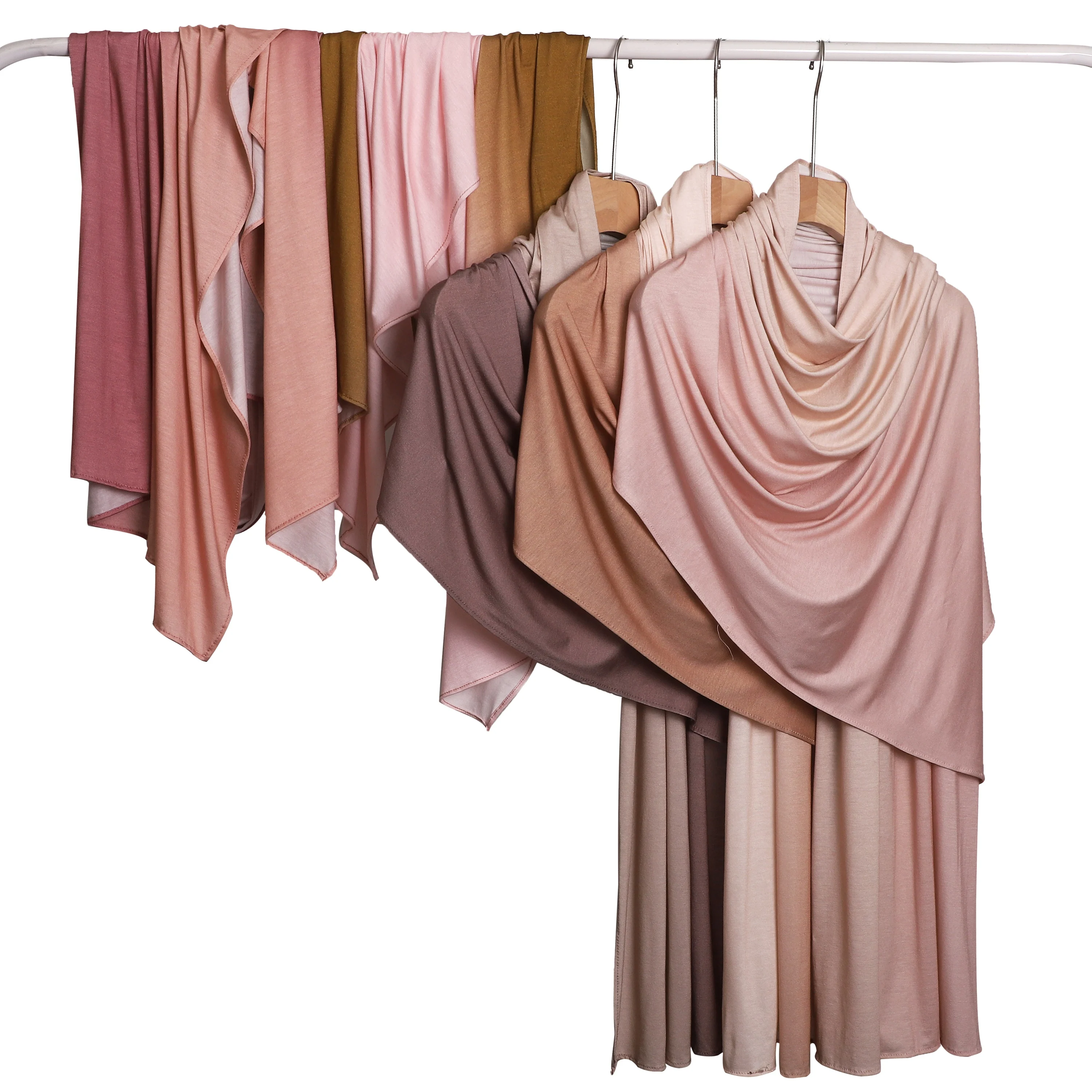 Новый длинный шарф-шаль омбре с градиентным принтом, мусульманская повязка на голову, дышащий головной платок для Рамадана, мягкий женский хиджаб из джерси, 1 шт.
Новый длинный шарф-шаль омбре с градиентным принтом, мусульманская повязка на голову, дышащий головной платок для Рамадана, мягкий женский хиджаб из джерси, 1 шт.