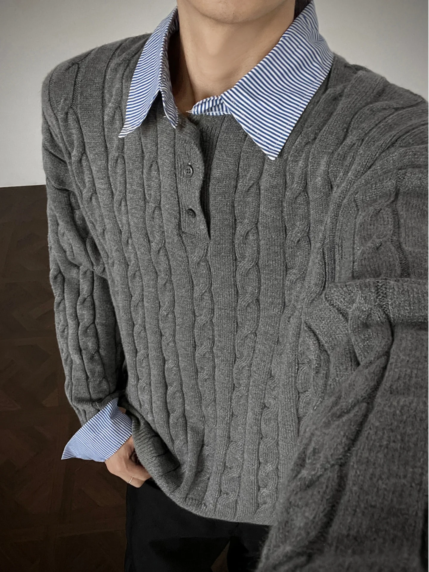 American Retro Twisted Knit irt Collar Sweater Men's Casual Versatile Old Money Sle Knitted Top Overhead Base irt
American Retro Twisted Knit irt Collar Sweater Men's Casual Versatile Old Money Sle Knitted Top Overhead Base irt