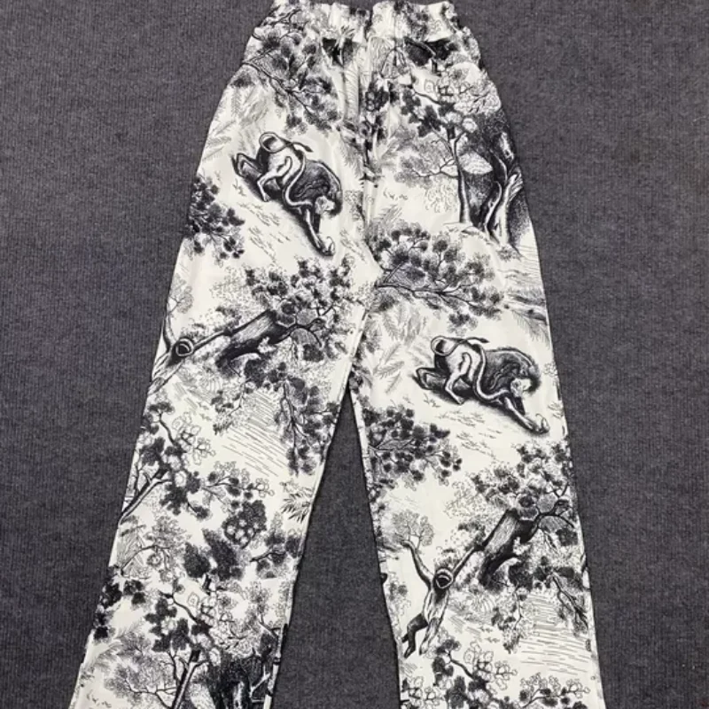 INS модные персонализированные уличные китайские чернильные принты корейские летние свободные широкие брюки прямые повседневные универсальные брюки для мужчин и женщин
INS модные персонализированные уличные китайские чернильные принты корейские летние свободные широкие брюки прямые повседневные универсальные брюки для мужчин и женщин