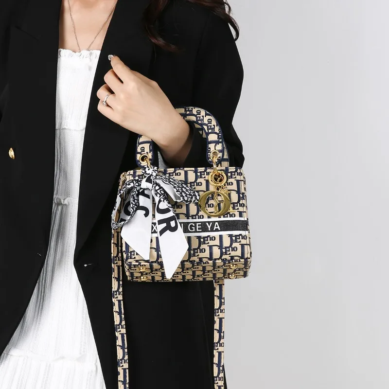 Vintage Classic Paris Inspired Fashion Bag For Women With Messenger Crossbody Function And Solid Colo
Vintage Classic Paris Inspired Fashion Bag For Women With Messenger Crossbody Function And Solid Colo