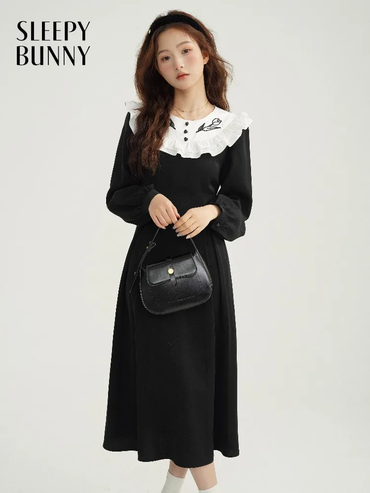 Elegant Ruffled Collar Long Dress for Women Vintage Contrast Doll Collar Midi Dress High Waist Loose Outfit for Autumn Winter
Elegant Ruffled Collar Long Dress for Women Vintage Contrast Doll Collar Midi Dress High Waist Loose Outfit for Autumn Winter