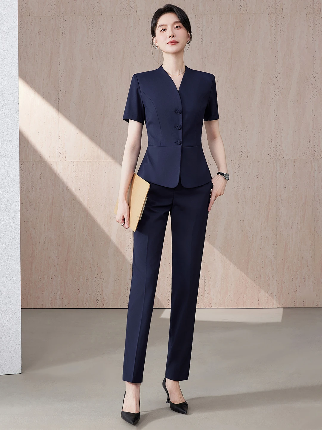 Slim Fit Business Suit Set for Women in Royal Blue Commuter Workwear Professional Clothing Summer New Style Female Suit
Slim Fit Business Suit Set for Women in Royal Blue Commuter Workwear Professional Clothing Summer New Style Female Suit