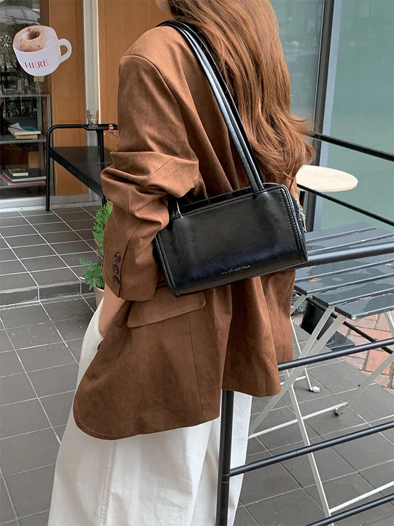 Large Capacity Shoulder Bag Fashion PU Material Underarm Bag Ladies Vintage Handbag
Large Capacity Shoulder Bag Fashion PU Material Underarm Bag Ladies Vintage Handbag