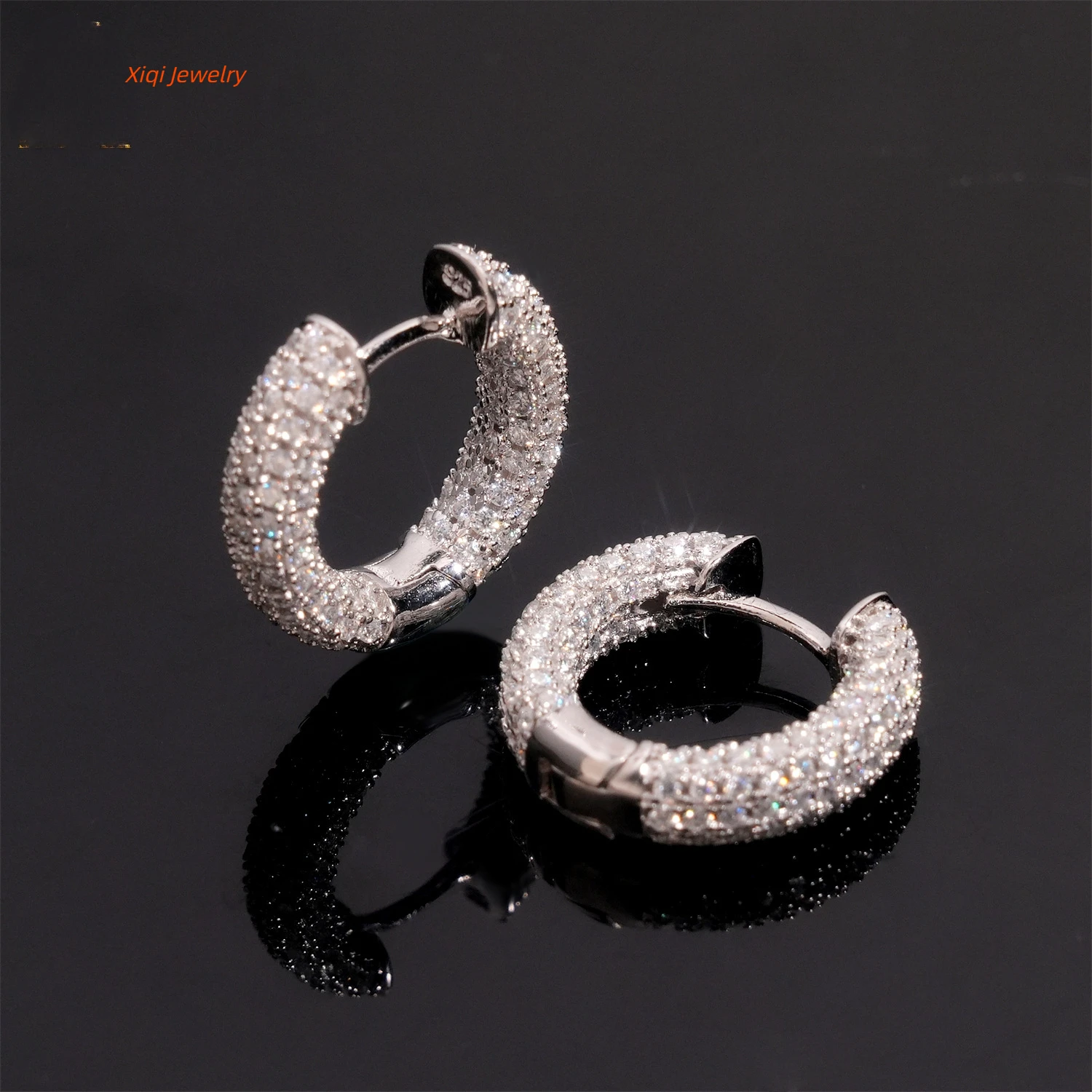Xiqi Jewelry S925 Silver Fully Inlaid Moissanite with GRA Certification, Classic Hoop Earrings, Light Luxury Earrings for La
Xiqi Jewelry S925 Silver Fully Inlaid Moissanite with GRA Certification, Classic Hoop Earrings, Light Luxury Earrings for La