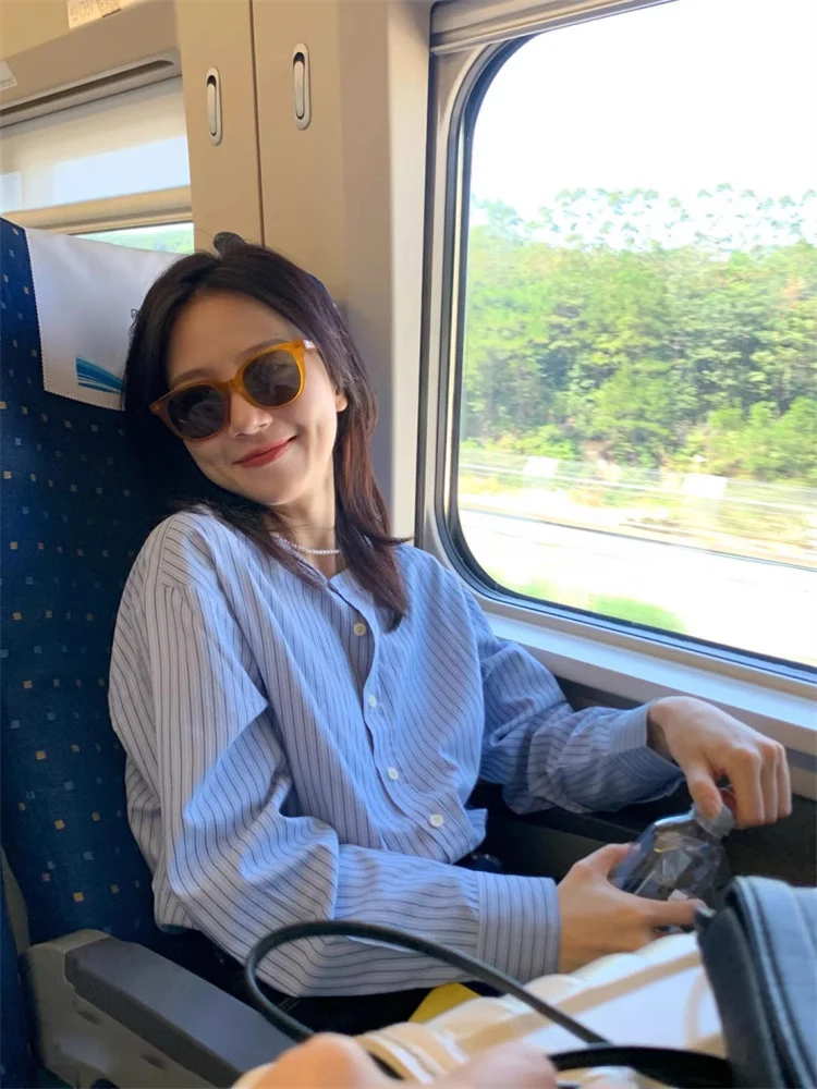 Blue Striped Women's irt Faionable Design Korean Sle Casual Top Long Sve Button up Classic Length round Ne
Blue Striped Women's irt Faionable Design Korean Sle Casual Top Long Sve Button up Classic Length round Ne