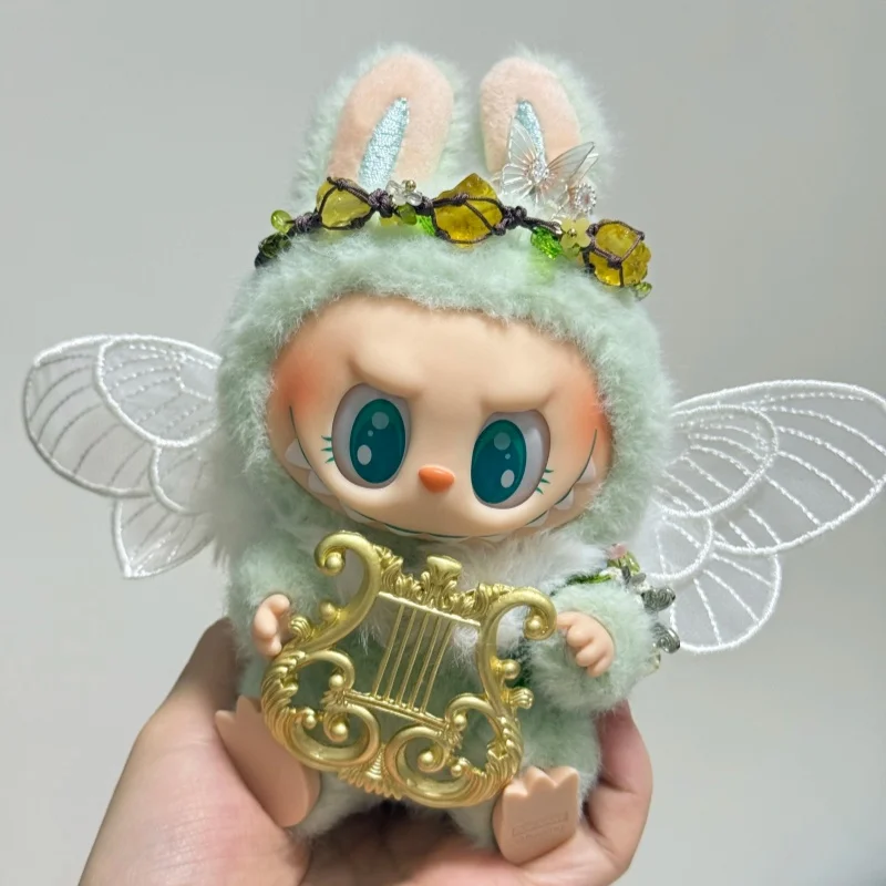 Новинка, хит продаж, одежда для куклы Labubu 15-17 см, украшение зеленого эльфа, модная одежда, аксессуары для кукол, одежда Labubu
Новинка, хит продаж, одежда для куклы Labubu 15-17 см, украшение зеленого эльфа, модная одежда, аксессуары для кукол, одежда Labubu