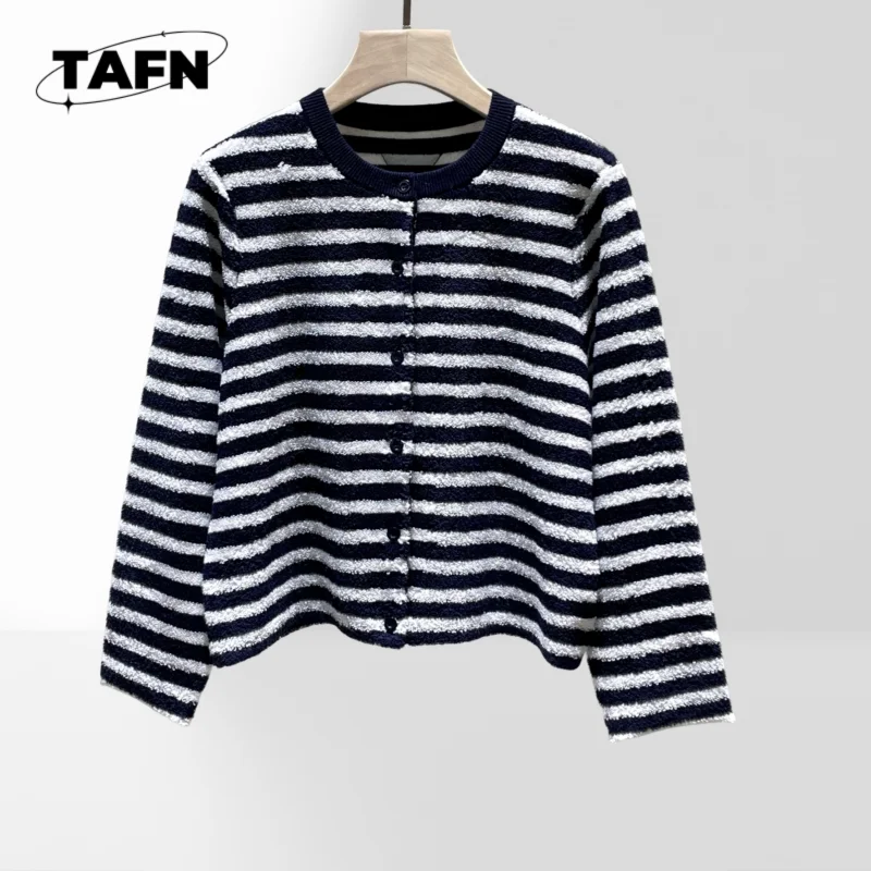 2025 Autumn and Winter New Loop Yarns Fabric Wool Knit Cardigan 100% Wool Advanced Texture Comfort Trend AG2331
2025 Autumn and Winter New Loop Yarns Fabric Wool Knit Cardigan 100% Wool Advanced Texture Comfort Trend AG2331