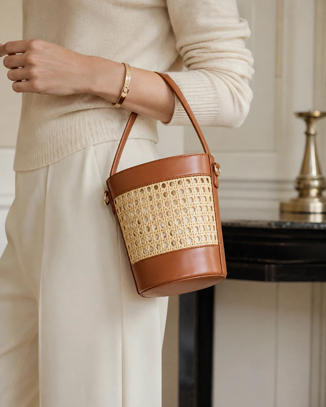 2026 New Fashion Rattan Handbag with Leather Trim Small Crossbody Bag Gift for Women
2026 New Fashion Rattan Handbag with Leather Trim Small Crossbody Bag Gift for Women