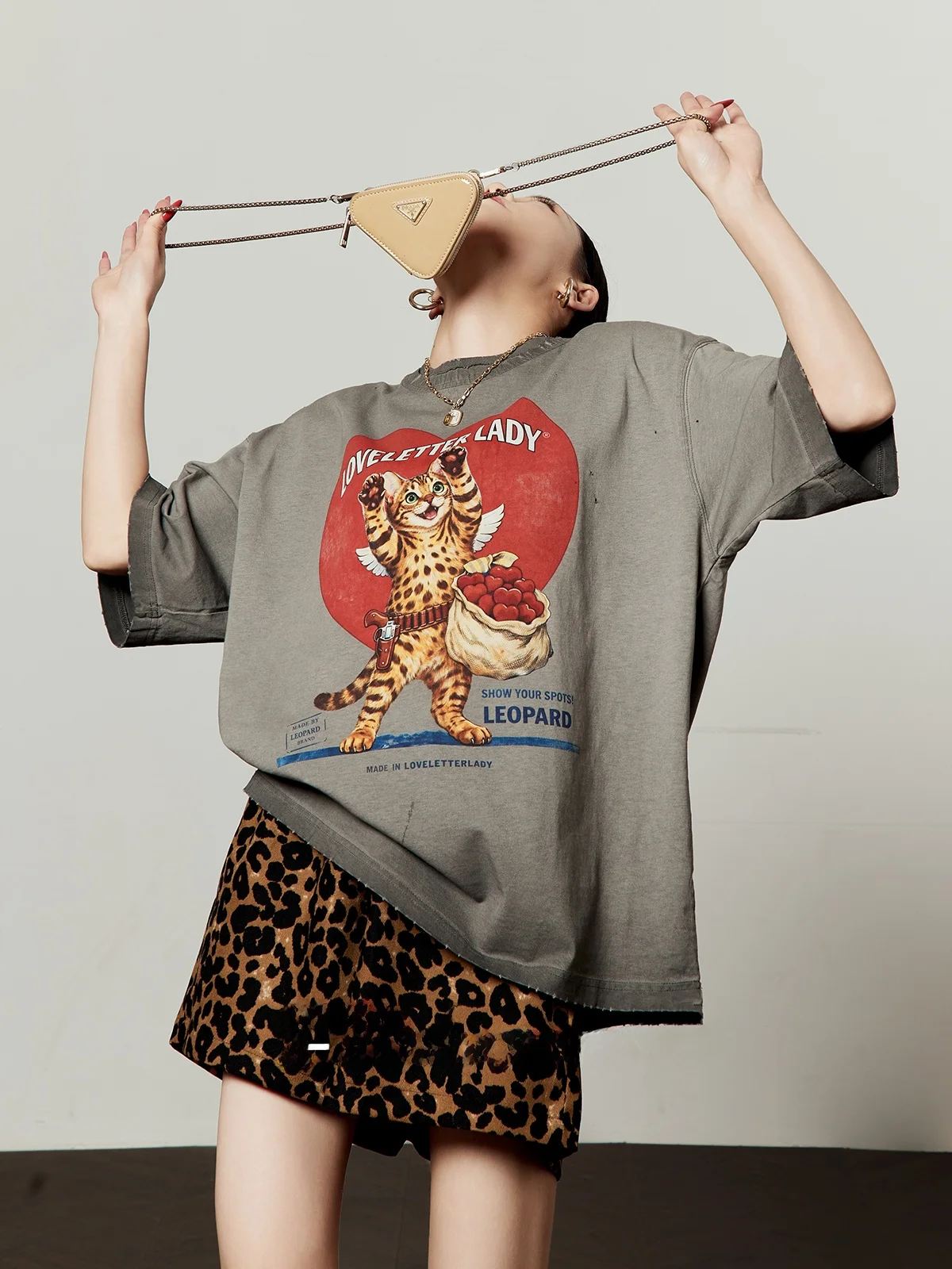 Casual Style Leopard Print Short Sleeve T-Shirt Women's Vintage Fashion Slimming Summer Top round Neck Comfortable Soft Material
Casual Style Leopard Print Short Sleeve T-Shirt Women's Vintage Fashion Slimming Summer Top round Neck Comfortable Soft Material