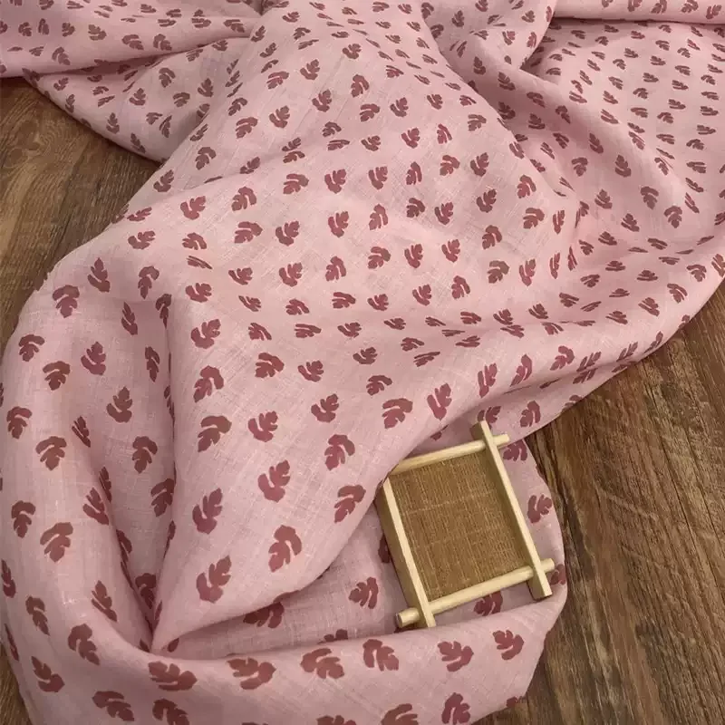 100% ramie fabric, nude pink printed pattern, used for making clothing, skirts, and DIY sewing fabrics
100% ramie fabric, nude pink printed pattern, used for making clothing, skirts, and DIY sewing fabrics