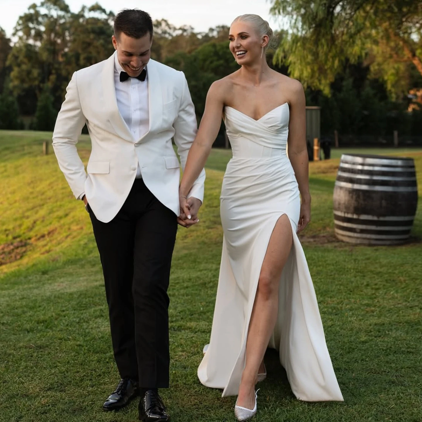 Sharon Said High Quality Off White Satin Mermaid Wedding Dress 2025 Court Train Sweetheart Corset Bridal Gowns SW046 Customized
Sharon Said High Quality Off White Satin Mermaid Wedding Dress 2025 Court Train Sweetheart Corset Bridal Gowns SW046 Customized