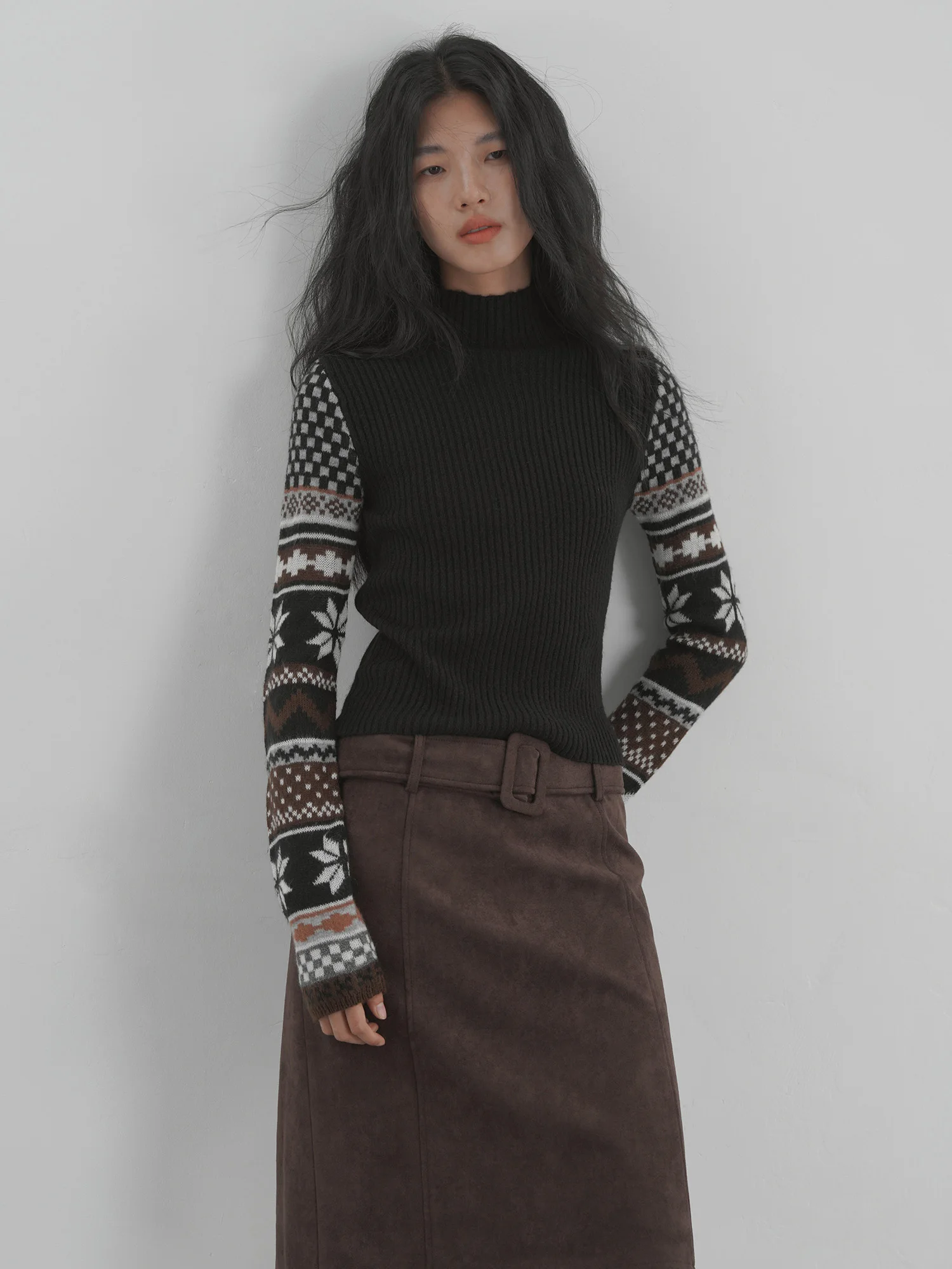 Retro Color Block Knitted Sweater Women's Slim Fit Base Layer Half High Collar Inner Wear Top Casual French Style Knitwear
Retro Color Block Knitted Sweater Women's Slim Fit Base Layer Half High Collar Inner Wear Top Casual French Style Knitwear