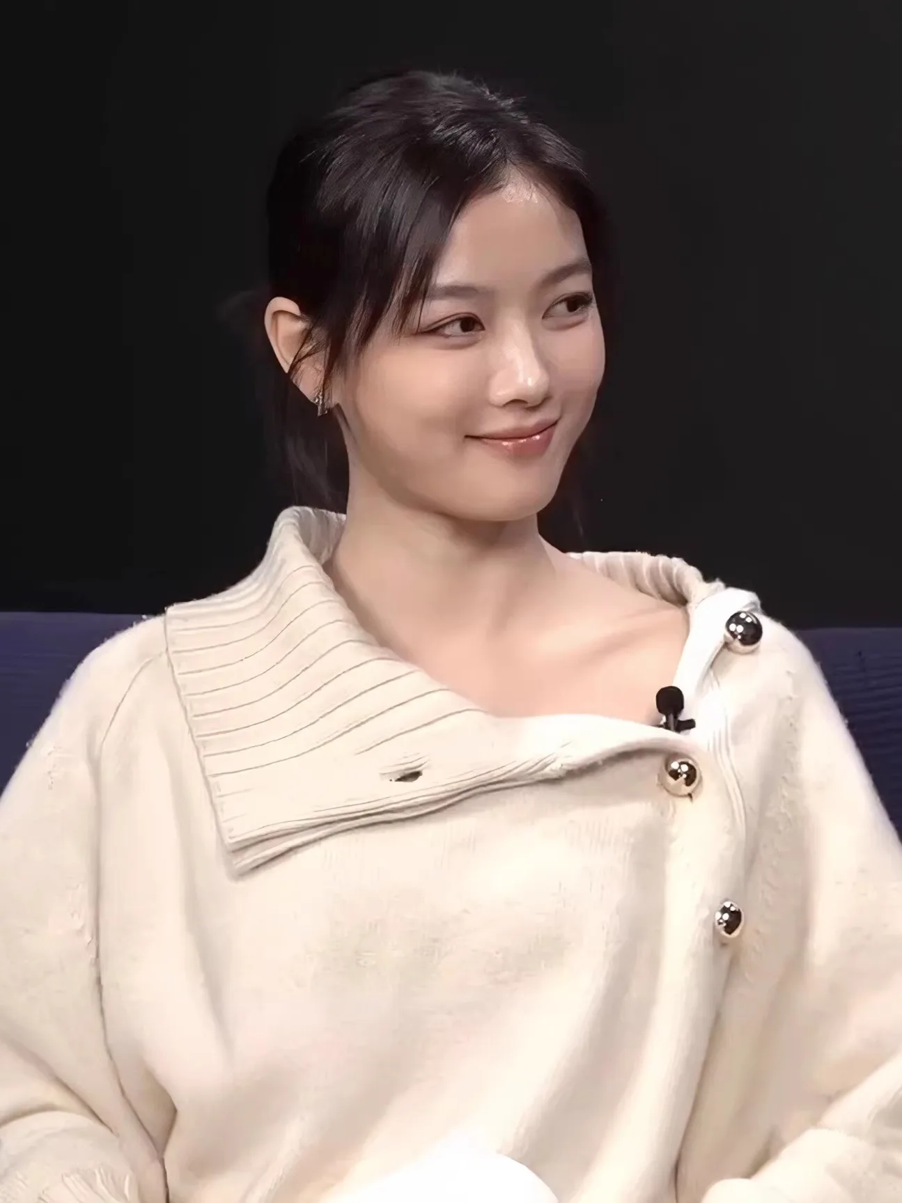 High Collar Asymmetrical Knit Sweater Women's Autumn Winter Faion Design Star Apricot Loose Fit Knitted Top for Ladies
High Collar Asymmetrical Knit Sweater Women's Autumn Winter Faion Design Star Apricot Loose Fit Knitted Top for Ladies