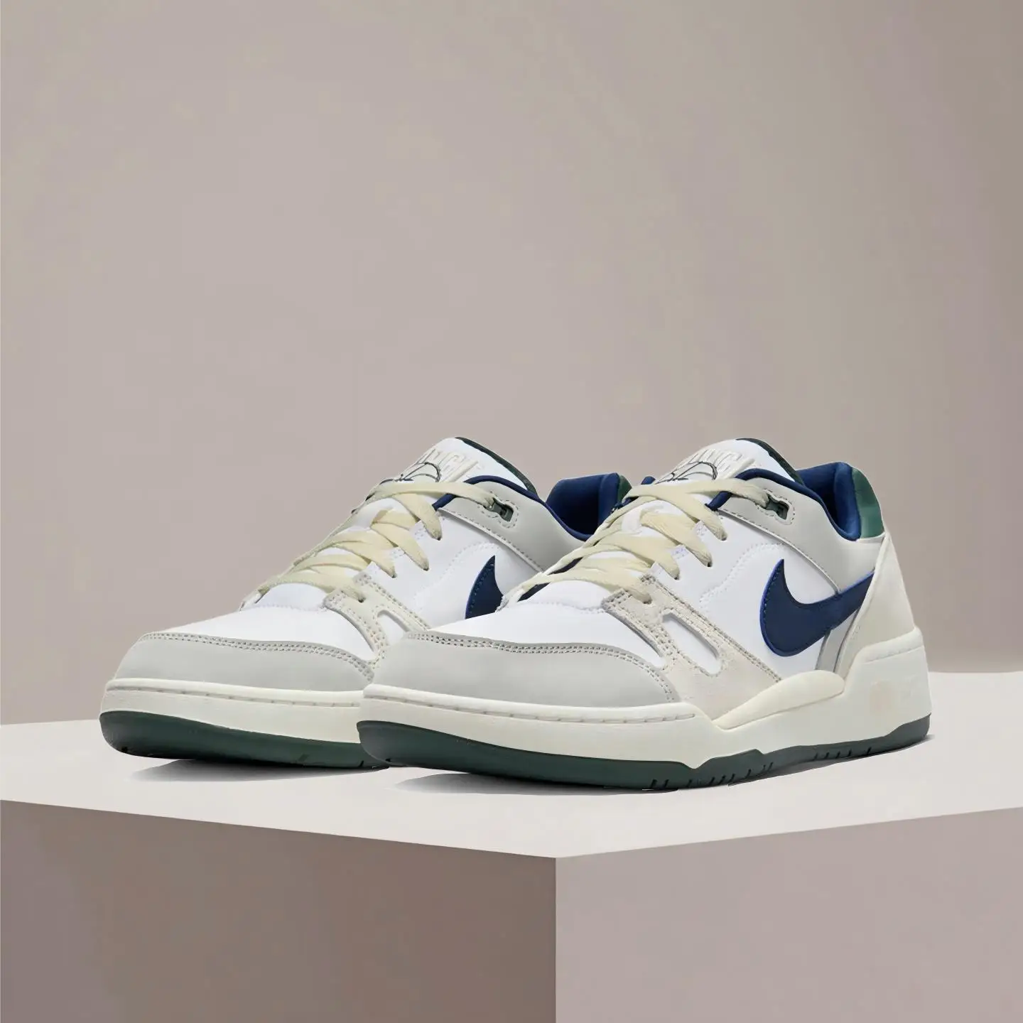 Модные, удобные, нескользящие, прочные низкие кеды Nike Zoom Vapor для скейтбординга, белые/черные FZ3595-100
Модные, удобные, нескользящие, прочные низкие кеды Nike Zoom Vapor для скейтбординга, белые/черные FZ3595-100