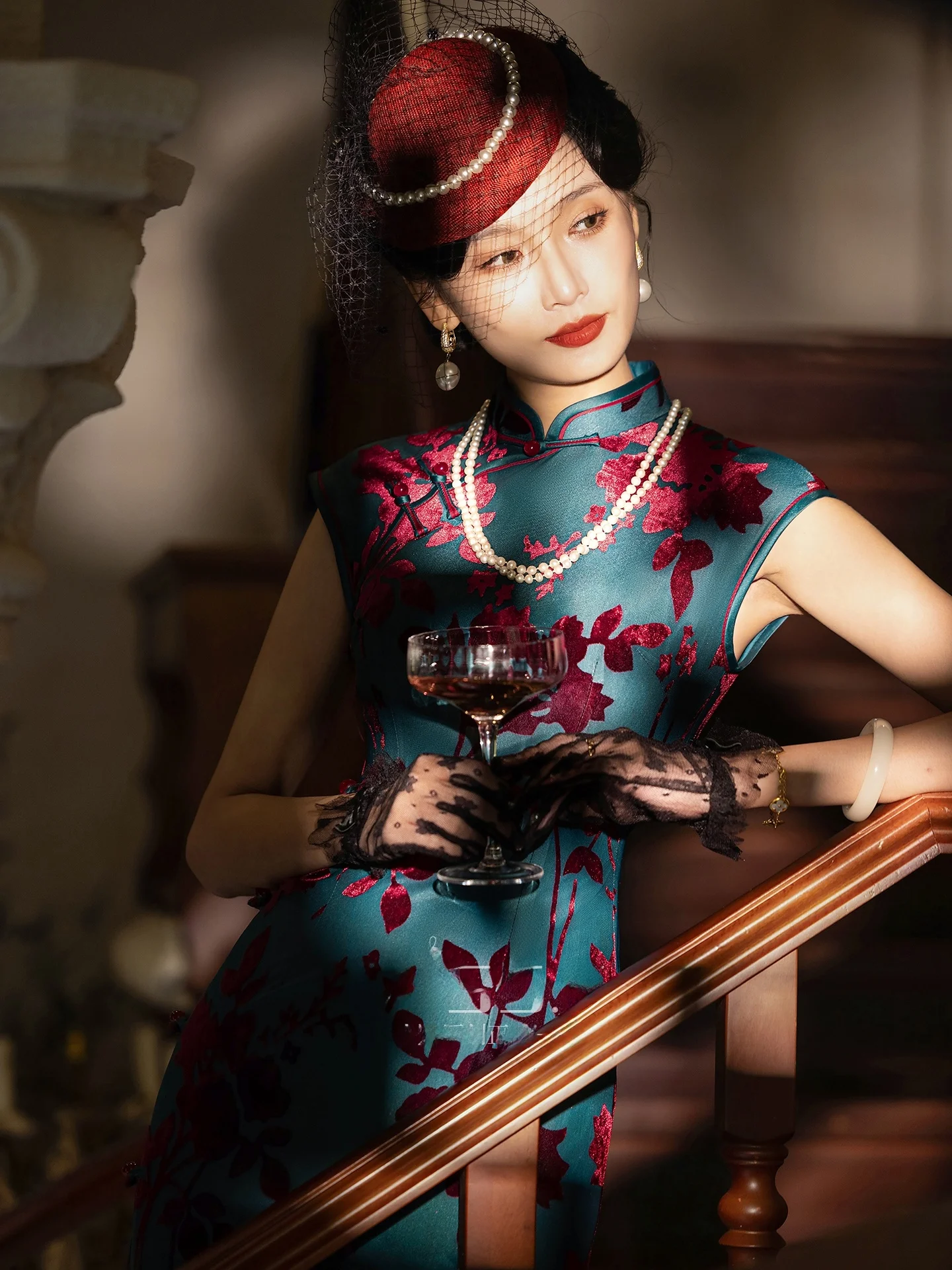 Retro Velvet Dr anghai Sle Vintage Faion Daily Wear Low Slit Long Qipao Gown for Women 8-25 Years Old
Retro Velvet Dr anghai Sle Vintage Faion Daily Wear Low Slit Long Qipao Gown for Women 8-25 Years Old