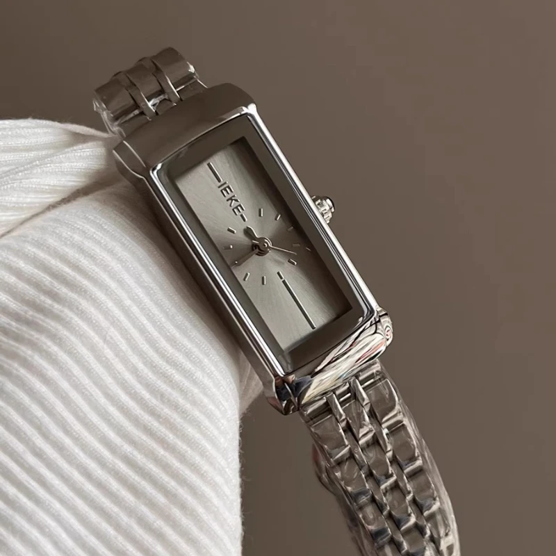 2025 waterproof quartz watch birthday gift light luxury classic trend women's watch elegant and simple student
2025 waterproof quartz watch birthday gift light luxury classic trend women's watch elegant and simple student