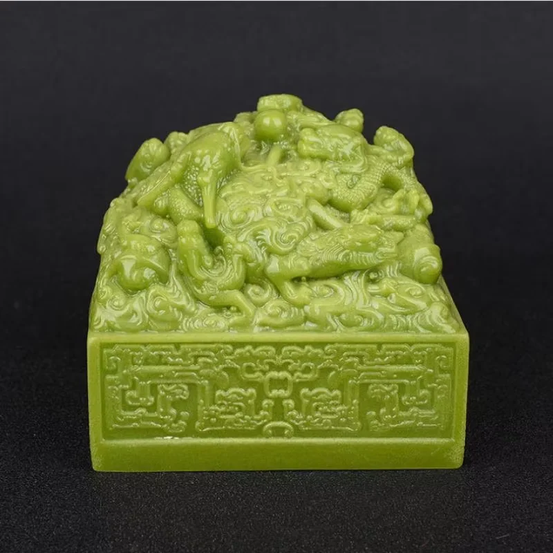 Светящаяся каменная резная скульптура Kowloon Seal, флуоресцентный стол, украшение для дома, статуя, подарок
Светящаяся каменная резная скульптура Kowloon Seal, флуоресцентный стол, украшение для дома, статуя, подарок