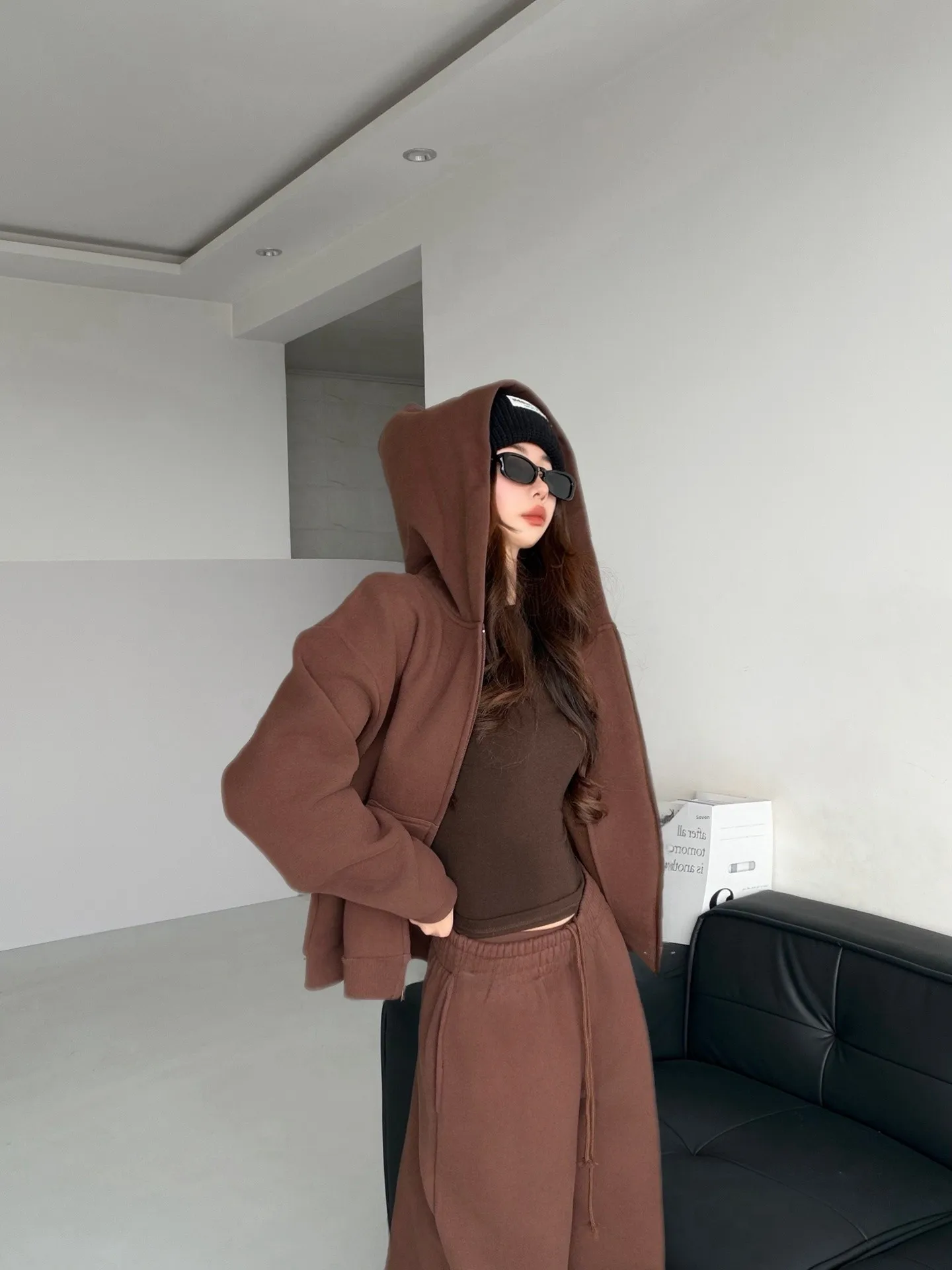 Удобный комплект с капюшоном Thiened, женская зимняя теплая свободная футболка, повседневная одежда, длинные брюки с высокой талией Spor Sle
Удобный комплект с капюшоном Thiened, женская зимняя теплая свободная футболка, повседневная одежда, длинные брюки с высокой талией Spor Sle