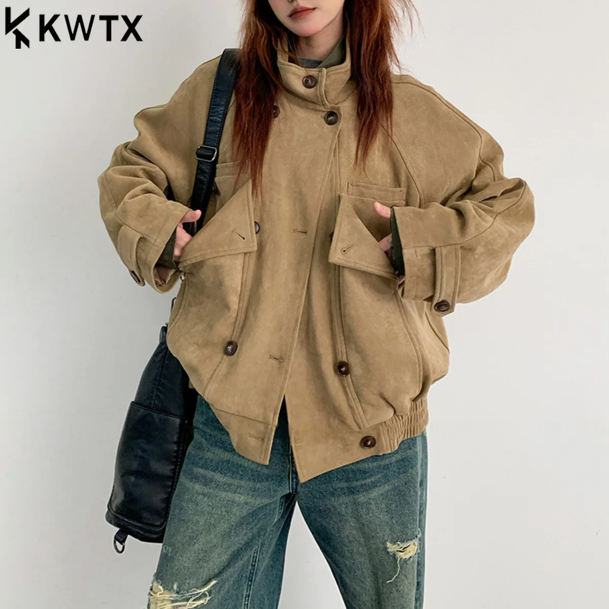 KWTX новая женская замшевая двубортная куртка с воротником-стойкой, винтажное роскошное осенне-зимнее пальто 2025 года, повседневное элегантное пальто с карманами 
KWTX новая женская замшевая двубортная куртка с воротником-стойкой, винтажное роскошное осенне-зимнее пальто 2025 года, повседневное элегантное пальто с карманами