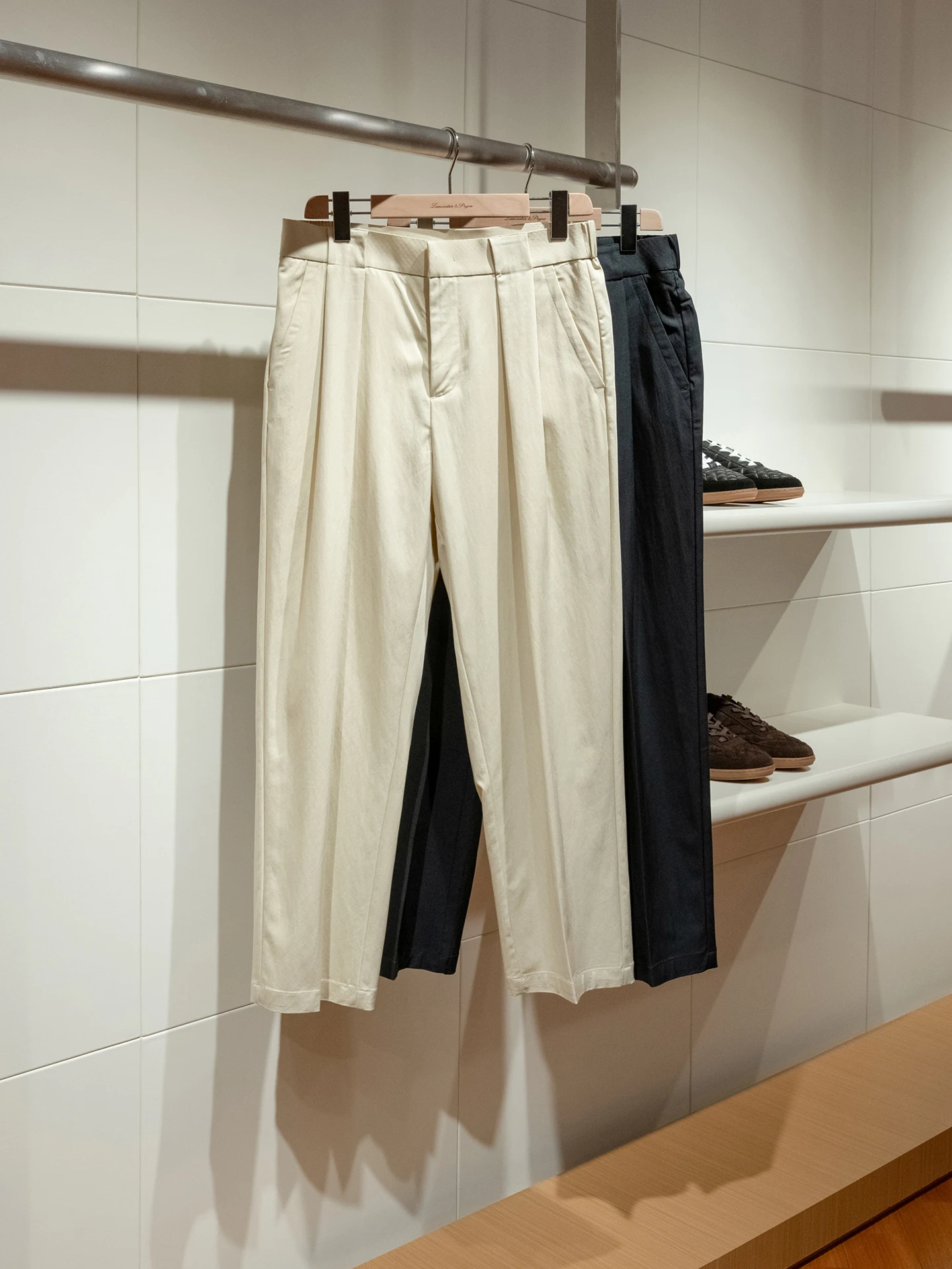 Comfortable Straight Leg Casual Pants Men's Mixed Fabric Creased Design Silk Blend Cool Feeling Casual Trousers
Comfortable Straight Leg Casual Pants Men's Mixed Fabric Creased Design Silk Blend Cool Feeling Casual Trousers