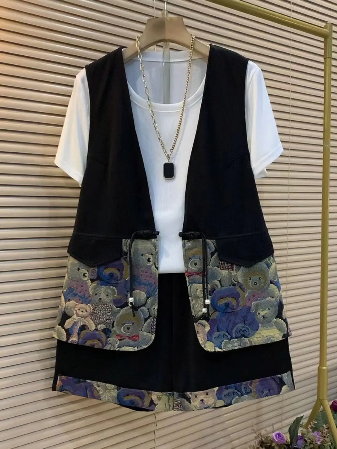 Plus Size 2XL-6XL Women Teddy Bear Suit Vest Jacket Coat T Shirt And Short Pant Three Piece Set Matching Outfit Cartoon Clothing
Plus Size 2XL-6XL Women Teddy Bear Suit Vest Jacket Coat T Shirt And Short Pant Three Piece Set Matching Outfit Cartoon Clothing