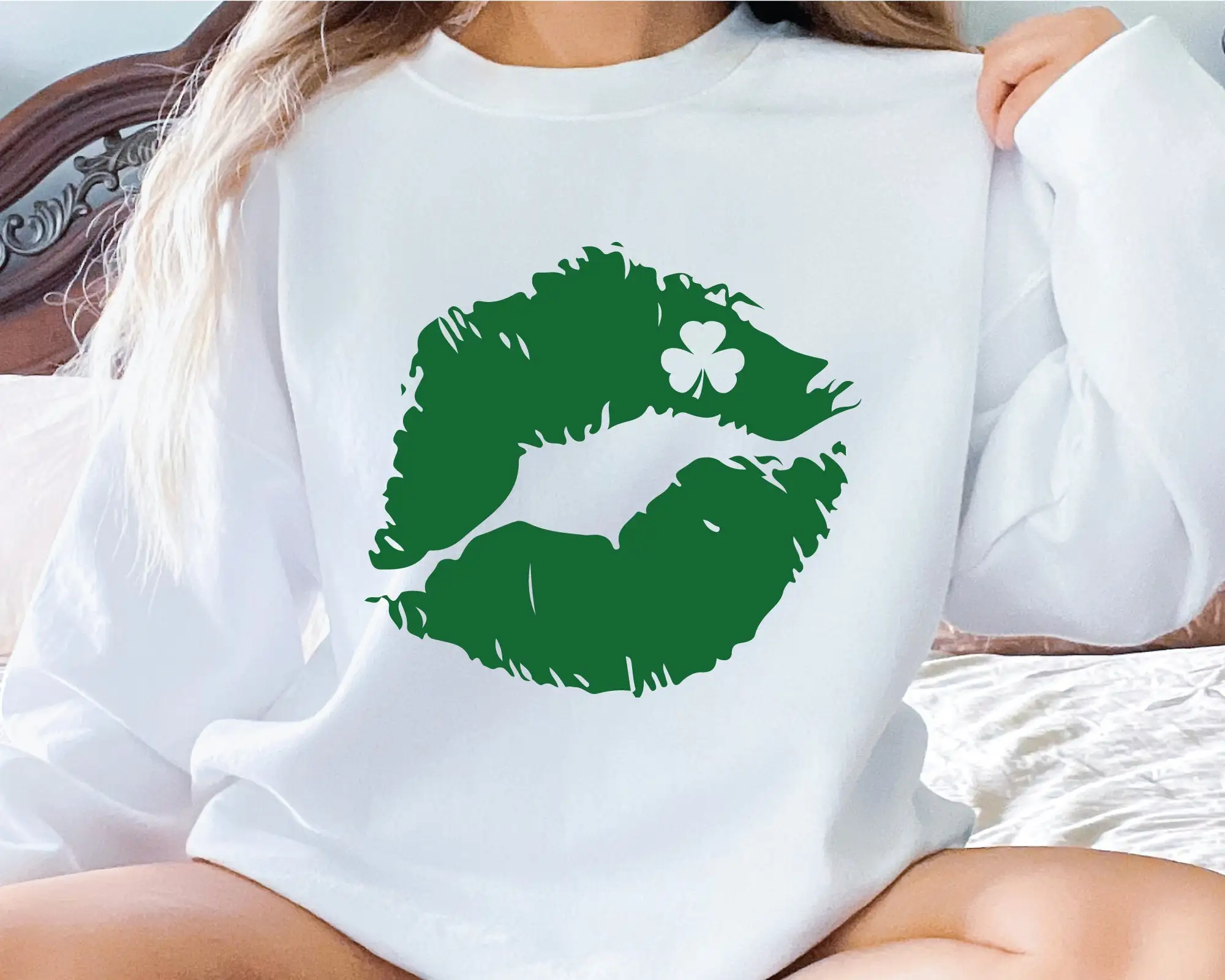Lip Printing Clover Women Sweatshirt Retro Personality St. Patrick's Day Female Sweater Tideway Sell Well Irish Day Girl Sweat
Lip Printing Clover Women Sweatshirt Retro Personality St. Patrick's Day Female Sweater Tideway Sell Well Irish Day Girl Sweat