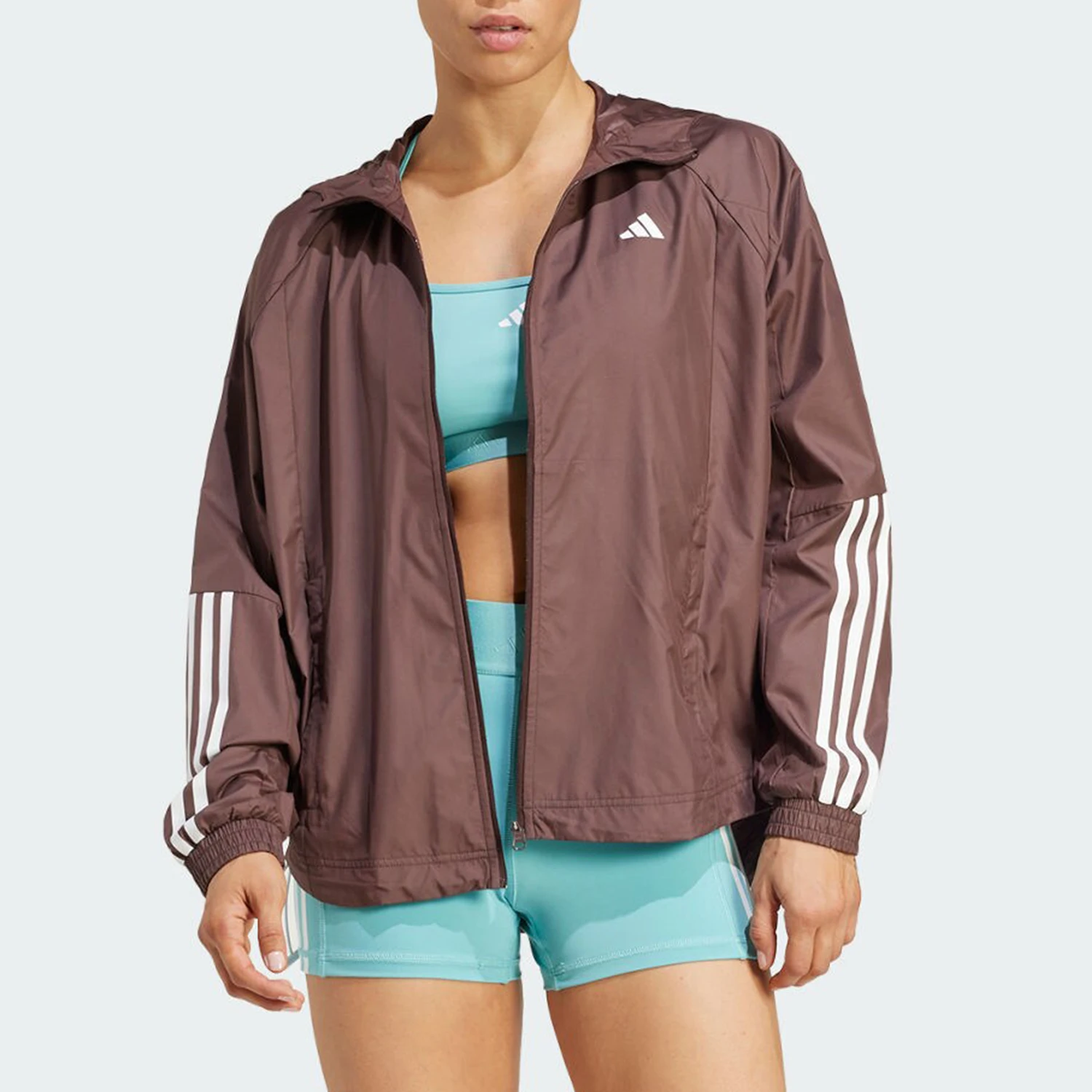 Оригинальная новая женская ветрозащитная свободная куртка с капюшоном Adidas IX3216
Оригинальная новая женская ветрозащитная свободная куртка с капюшоном Adidas IX3216